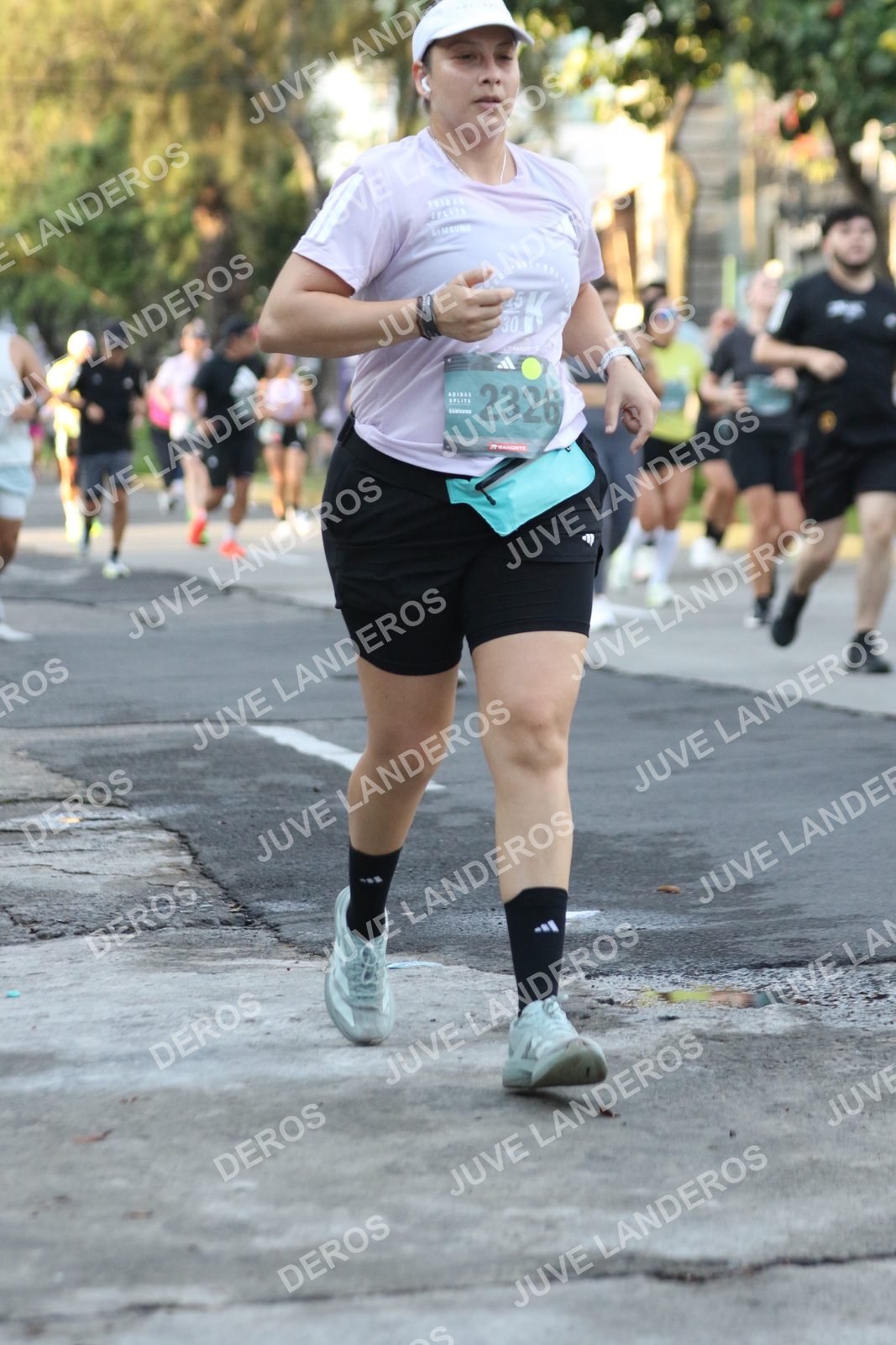 Foto de ADIDAS SPLITS GUADALAJARA 15K / 30K en Av. San Ignacio esquina Av. Ignacio L. Vallarta, Zapopan a las 07:19 · dorsal 2326, 30, 25