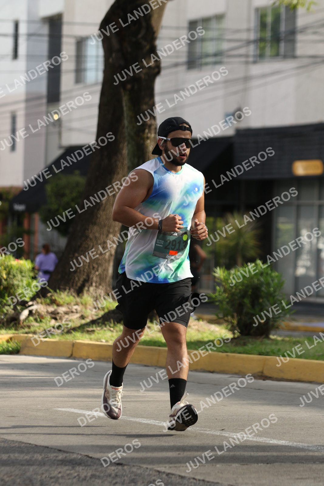 Foto de ADIDAS SPLITS GUADALAJARA 15K / 30K en Av. San Ignacio esquina Av. Ignacio L. Vallarta, Zapopan a las 08:58 · dorsal 2913