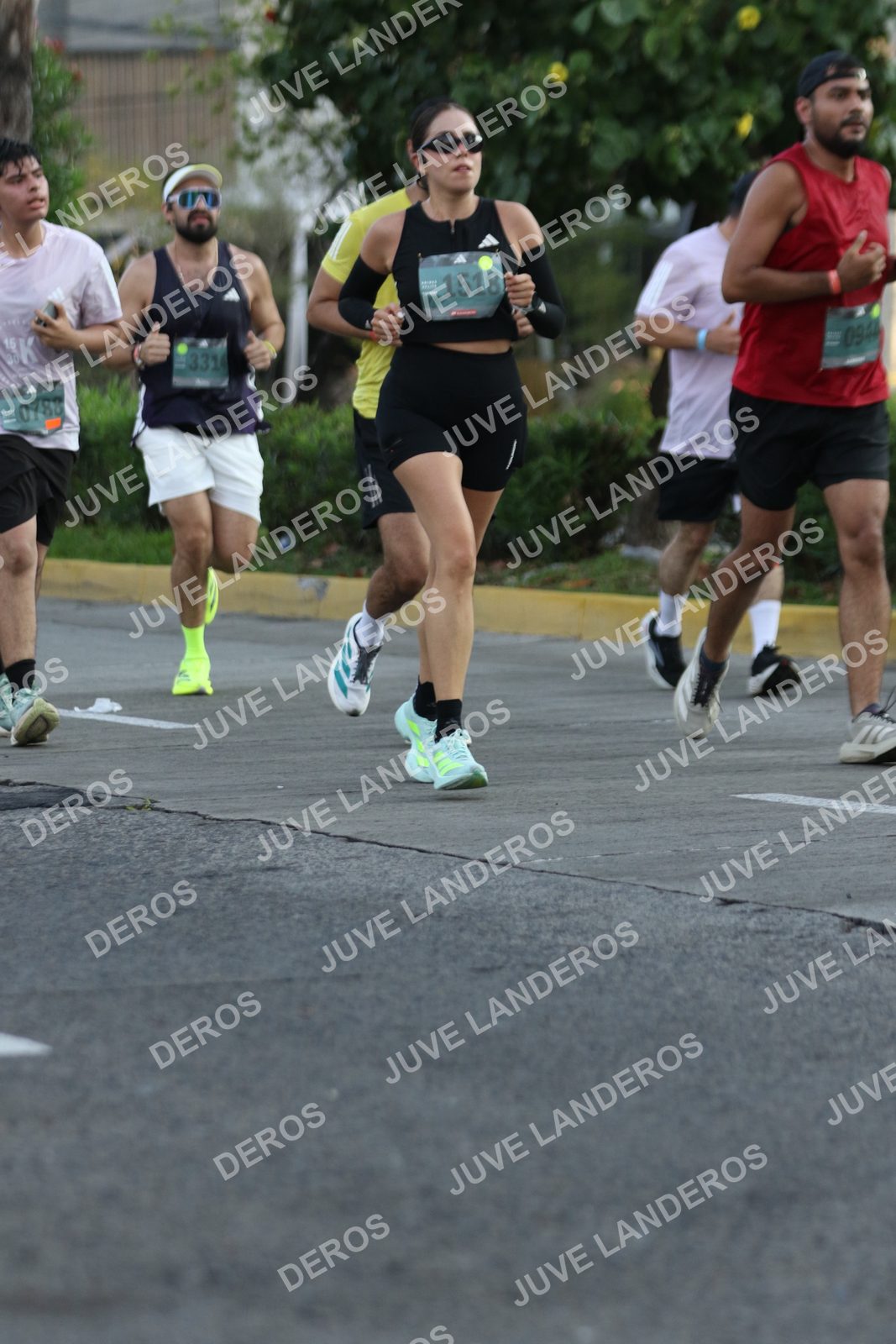 Foto de ADIDAS SPLITS GUADALAJARA 15K / 30K en Av. San Ignacio esquina Av. Ignacio L. Vallarta, Zapopan a las 07:29 · dorsal 1518, 331, 788, 944
