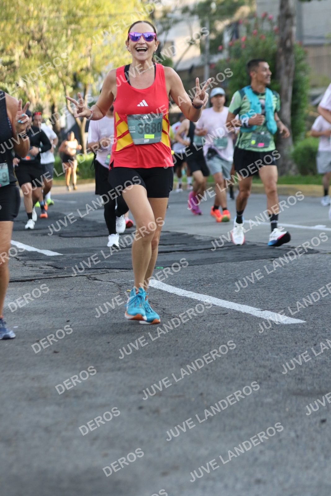 Foto de ADIDAS SPLITS GUADALAJARA 15K / 30K en Av. San Ignacio esquina Av. Ignacio L. Vallarta, Zapopan a las 07:39 · dorsal 3680