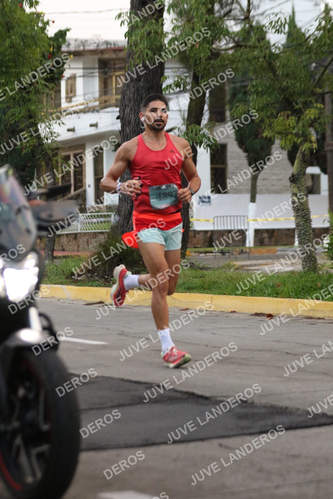 Foto de ADIDAS SPLITS GUADALAJARA 15K / 30K en Av. San Ignacio esquina Av. Ignacio L. Vallarta, Zapopan a las 06:46 · dorsal 1897