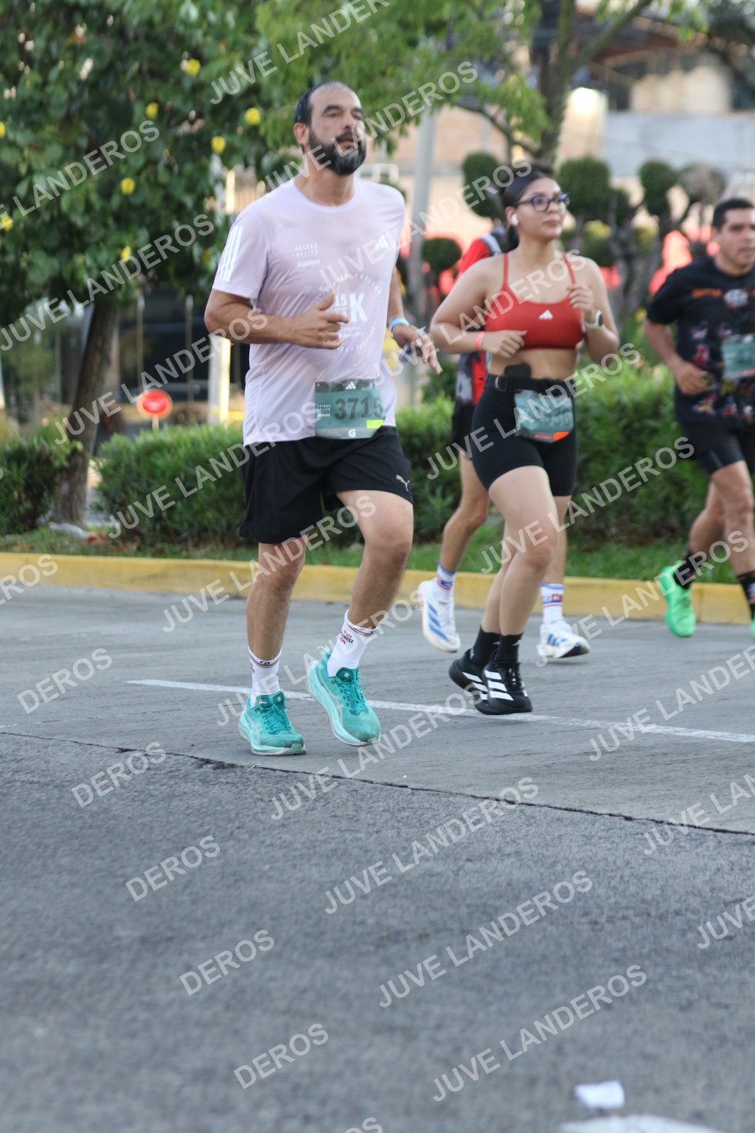 Foto de ADIDAS SPLITS GUADALAJARA 15K / 30K en Av. San Ignacio esquina Av. Ignacio L. Vallarta, Zapopan a las 07:38 · dorsal 3715