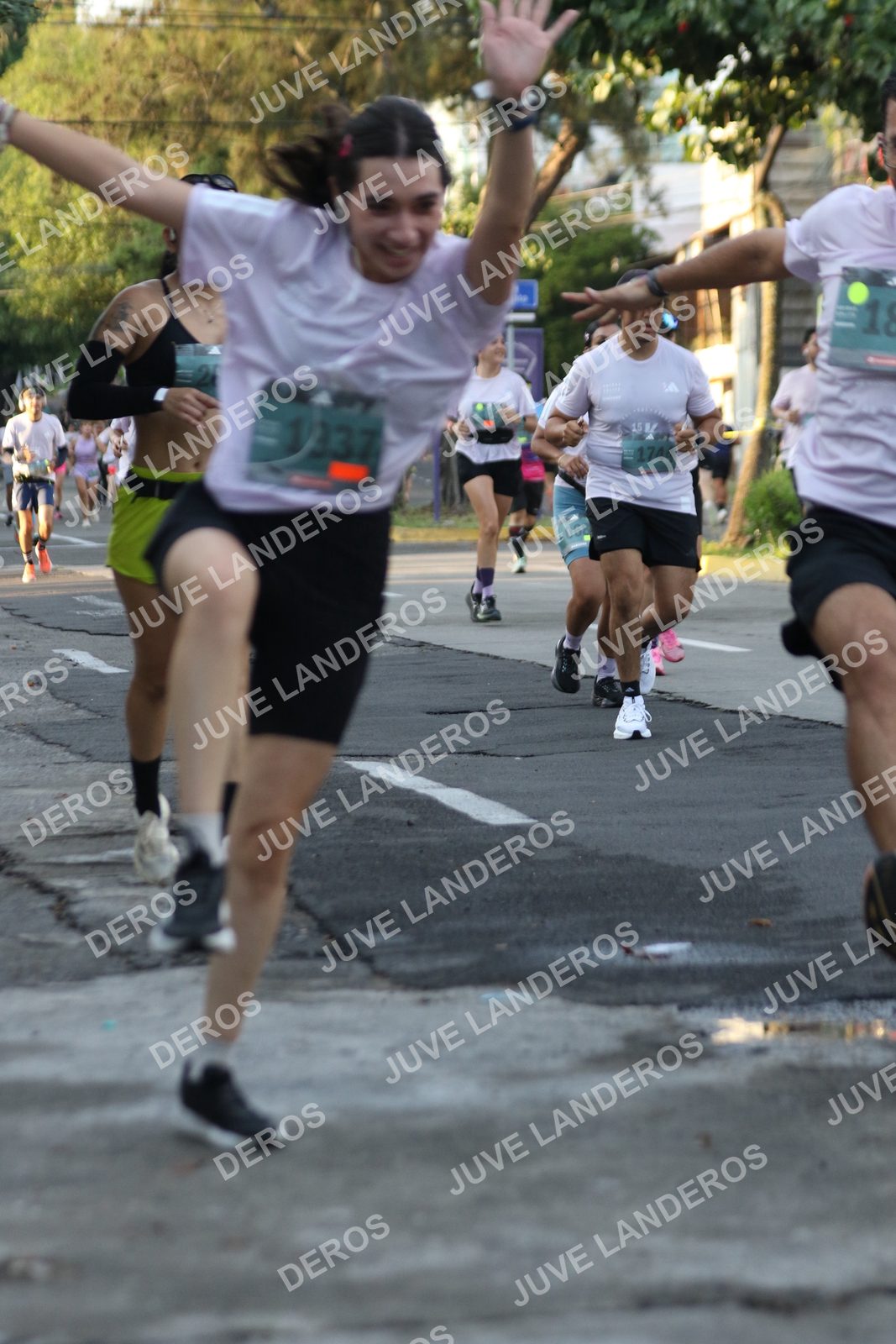 Foto de ADIDAS SPLITS GUADALAJARA 15K / 30K en Av. San Ignacio esquina Av. Ignacio L. Vallarta, Zapopan a las 07:19 · dorsal 1744, 68, 337