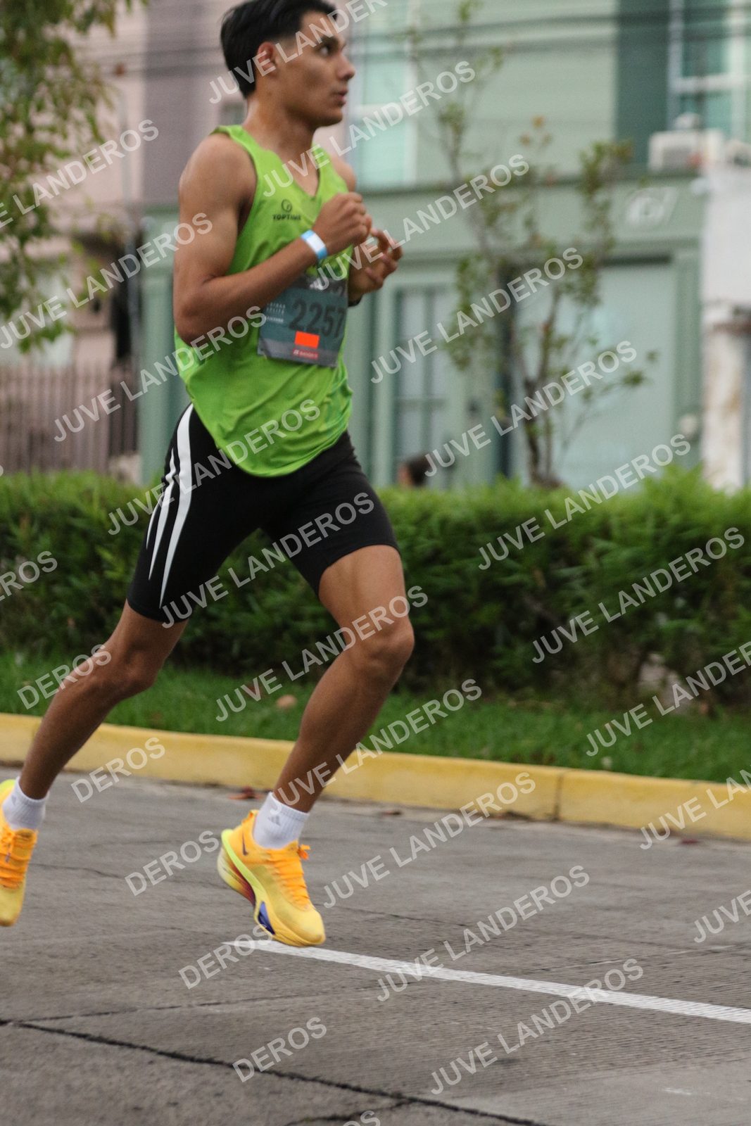 Foto de ADIDAS SPLITS GUADALAJARA 15K / 30K en Av. San Ignacio esquina Av. Ignacio L. Vallarta, Zapopan a las 06:47 · dorsal 2257