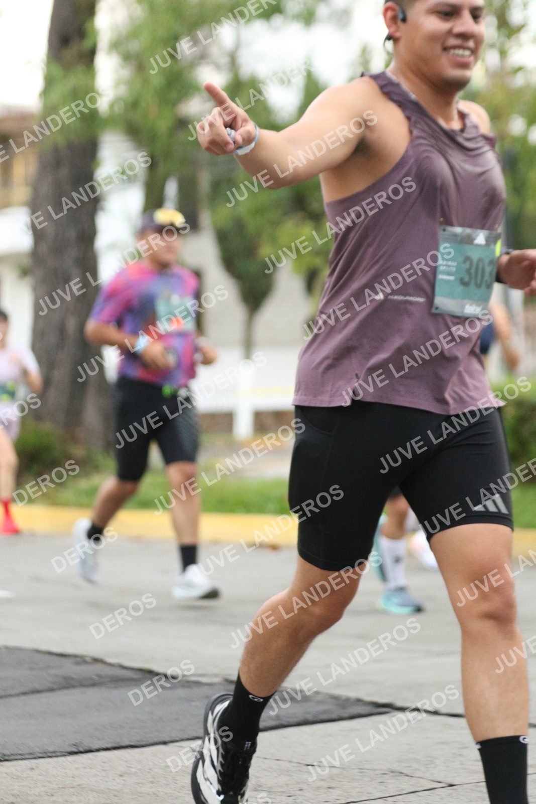 Foto de ADIDAS SPLITS GUADALAJARA 15K / 30K en Av. San Ignacio esquina Av. Ignacio L. Vallarta, Zapopan a las 06:56 · dorsal 303