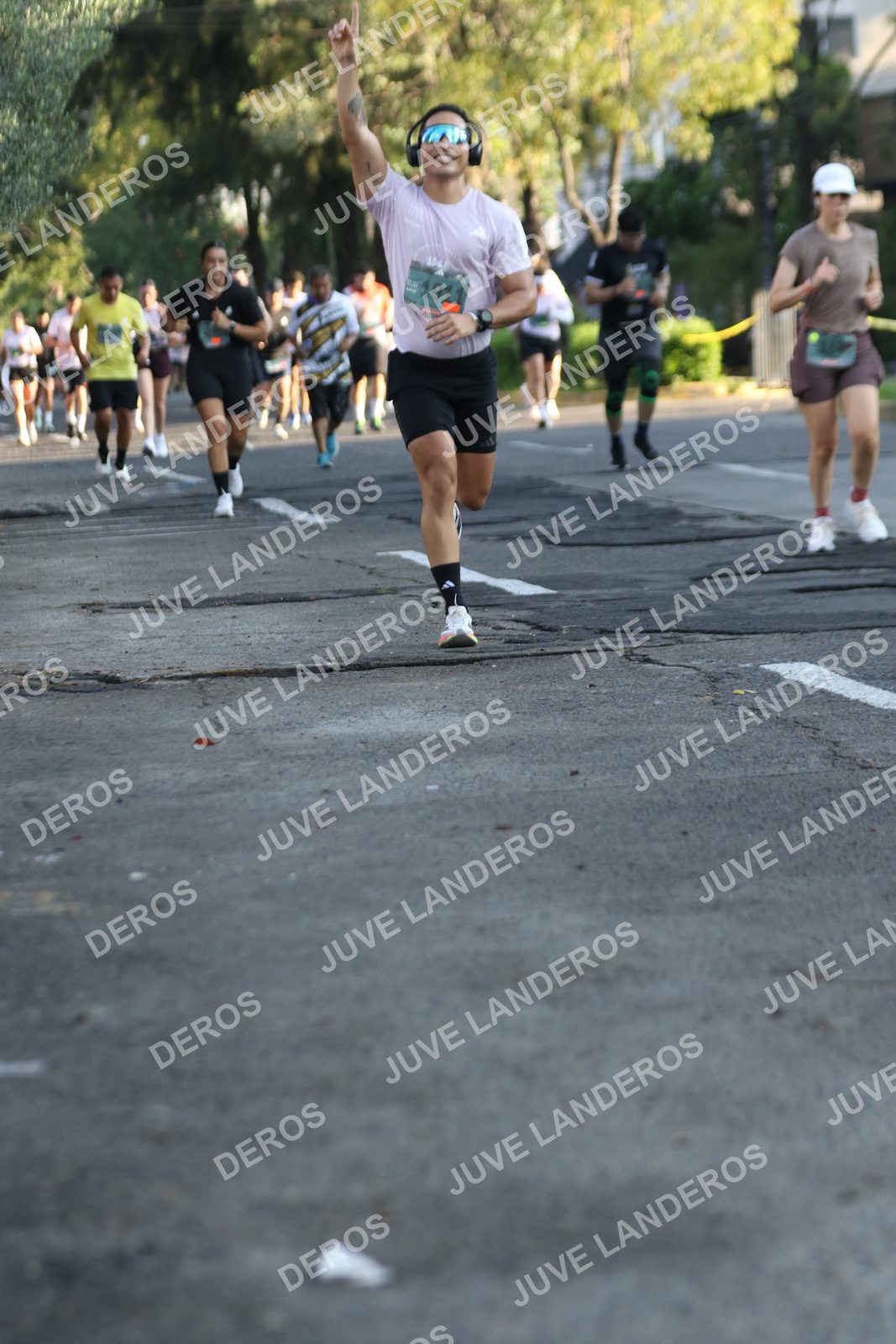Foto de ADIDAS SPLITS GUADALAJARA 15K / 30K en Av. San Ignacio esquina Av. Ignacio L. Vallarta, Zapopan a las 07:43 · dorsal 1911