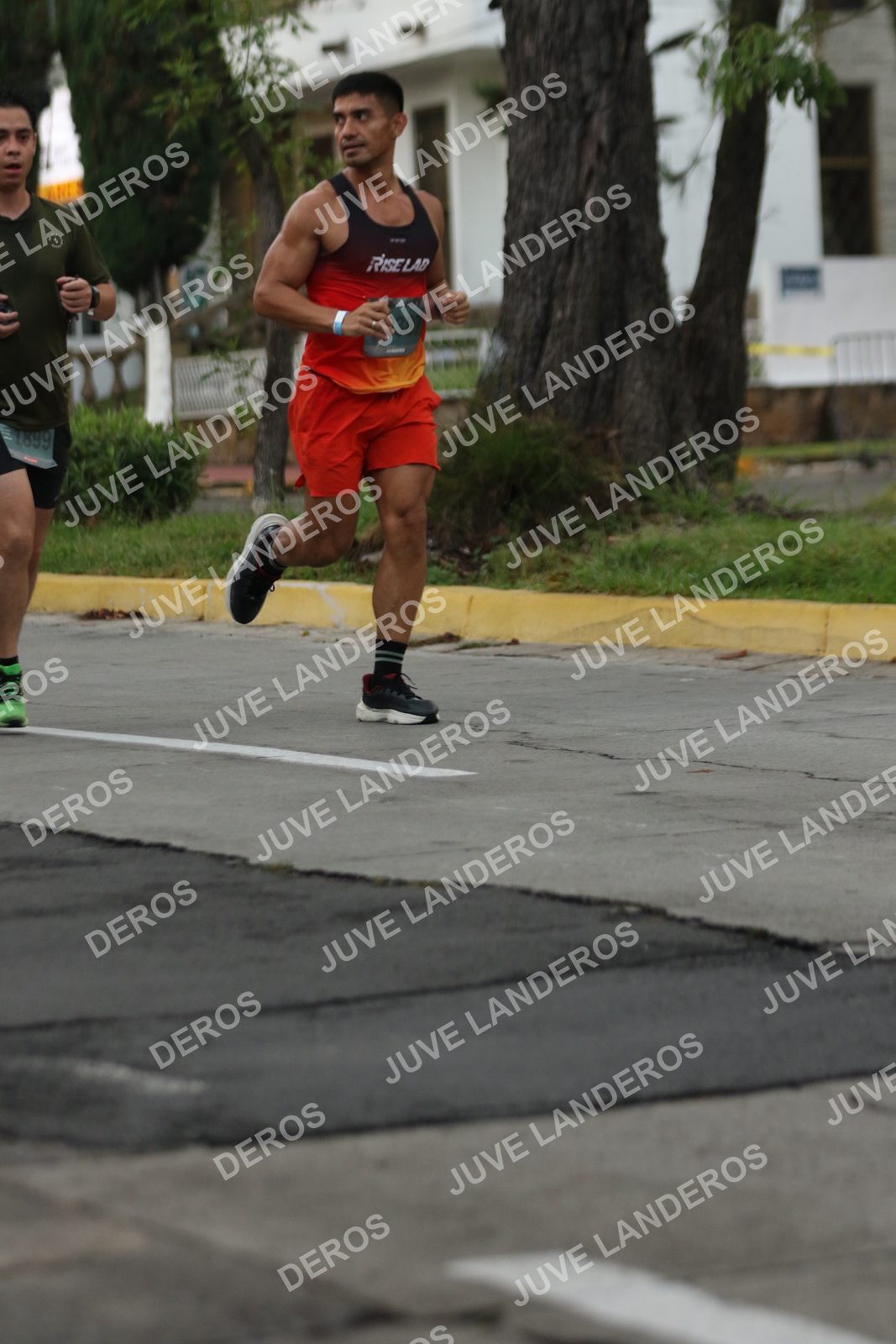 Foto de ADIDAS SPLITS GUADALAJARA 15K / 30K en Av. San Ignacio esquina Av. Ignacio L. Vallarta, Zapopan a las 06:56 · dorsal 387, 1899