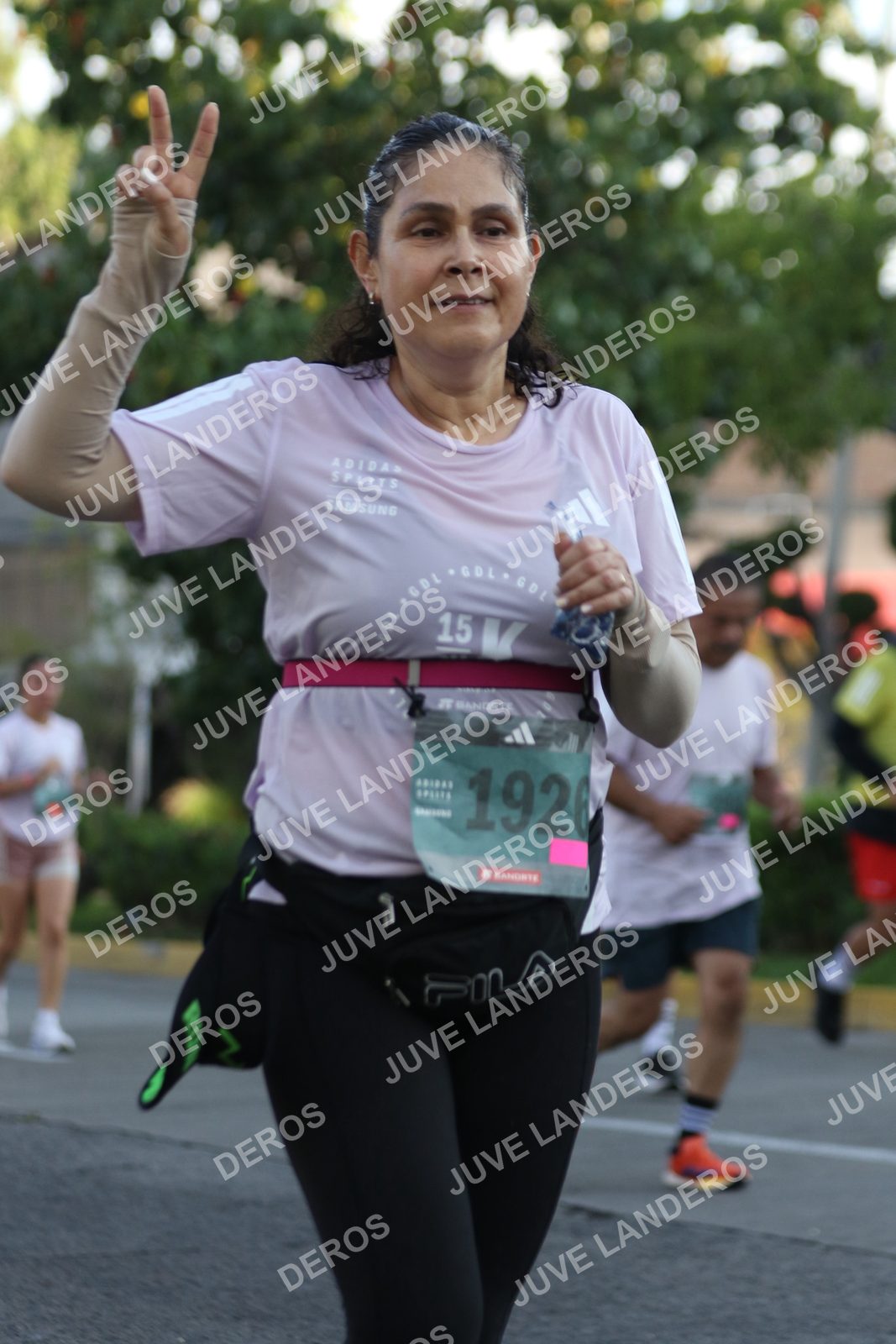 Foto de ADIDAS SPLITS GUADALAJARA 15K / 30K en Av. San Ignacio esquina Av. Ignacio L. Vallarta, Zapopan a las 07:41 · dorsal 15, 1926