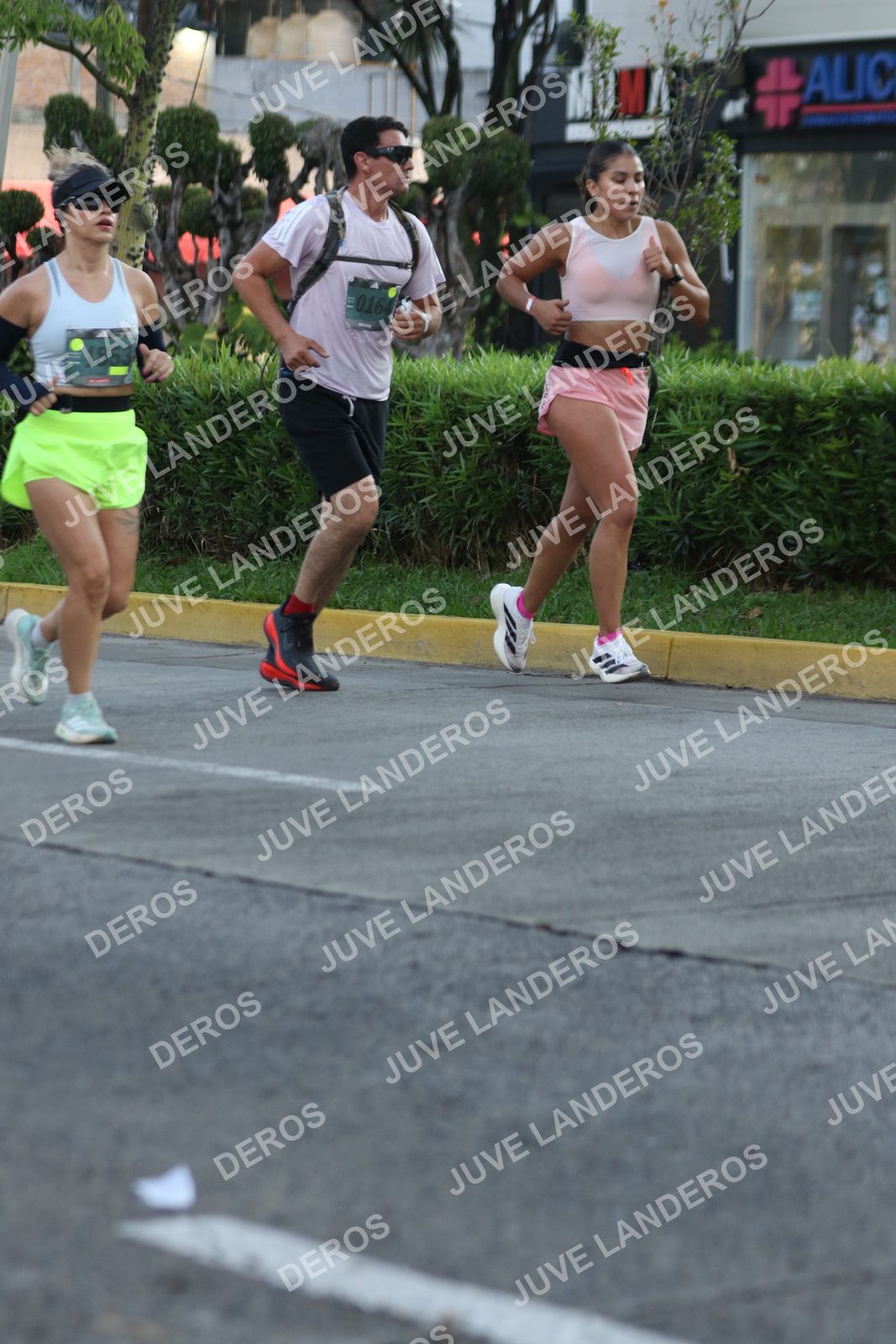 Foto de ADIDAS SPLITS GUADALAJARA 15K / 30K en Av. San Ignacio esquina Av. Ignacio L. Vallarta, Zapopan a las 07:32 · dorsal 1853