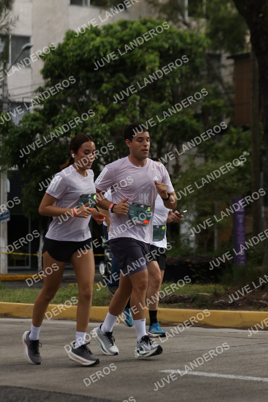 Foto de ADIDAS SPLITS GUADALAJARA 15K / 30K en Av. San Ignacio esquina Av. Ignacio L. Vallarta, Zapopan a las 09:10 · dorsal 943, 30, 15, 1249