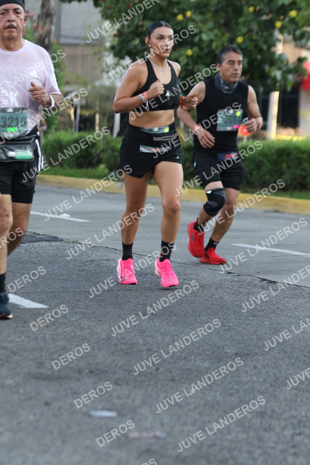 Foto de ADIDAS SPLITS GUADALAJARA 15K / 30K en Av. San Ignacio esquina Av. Ignacio L. Vallarta, Zapopan a las 07:34 · dorsal 3210, 2684, 30