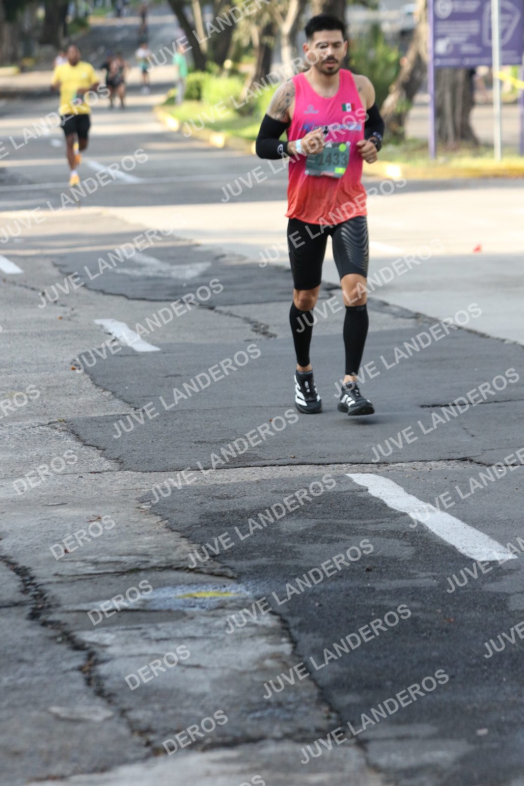 Foto de ADIDAS SPLITS GUADALAJARA 15K / 30K en Av. San Ignacio esquina Av. Ignacio L. Vallarta, Zapopan a las 08:14 · dorsal 1433