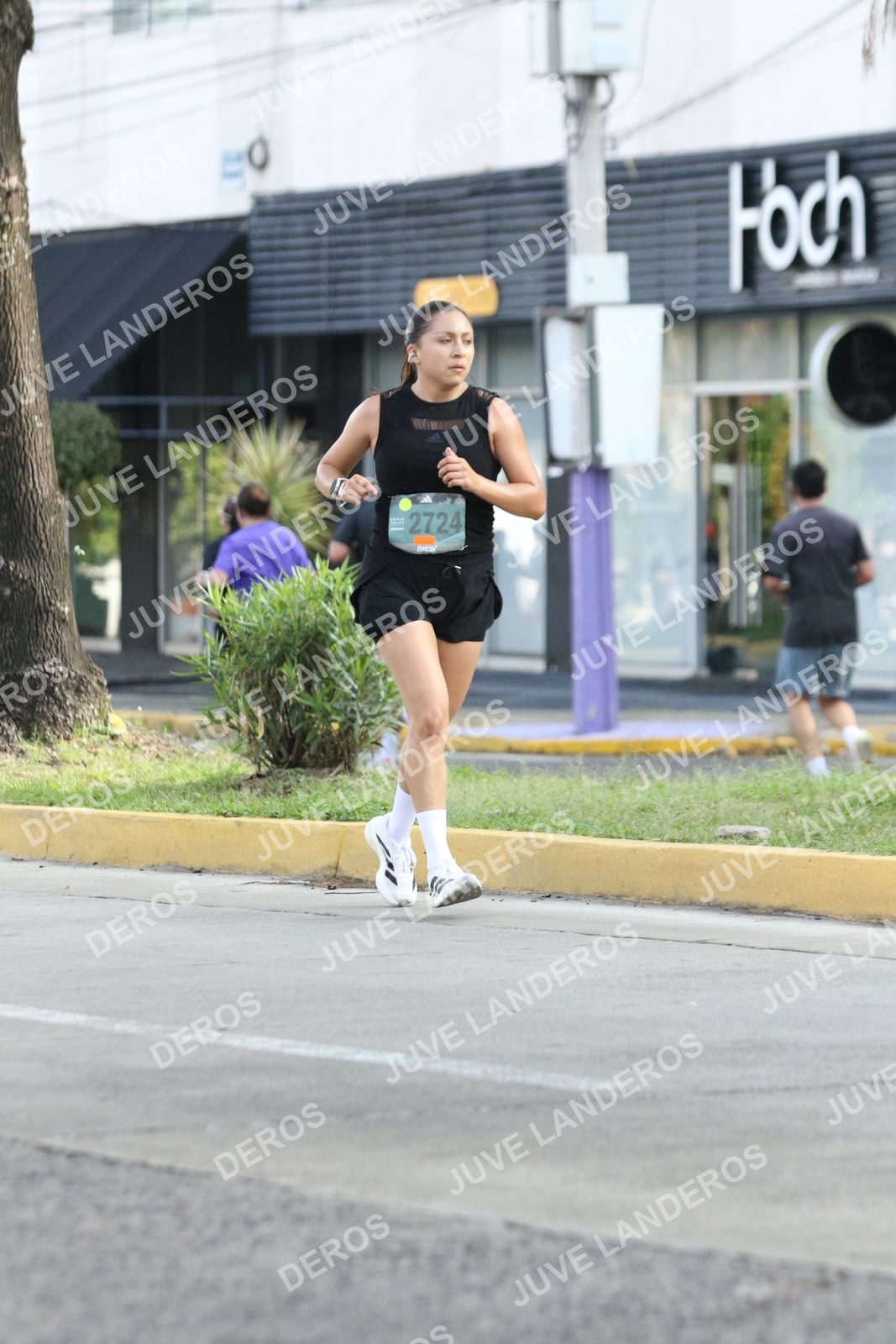 Foto de ADIDAS SPLITS GUADALAJARA 15K / 30K en Av. San Ignacio esquina Av. Ignacio L. Vallarta, Zapopan a las 08:43 · dorsal 2724
