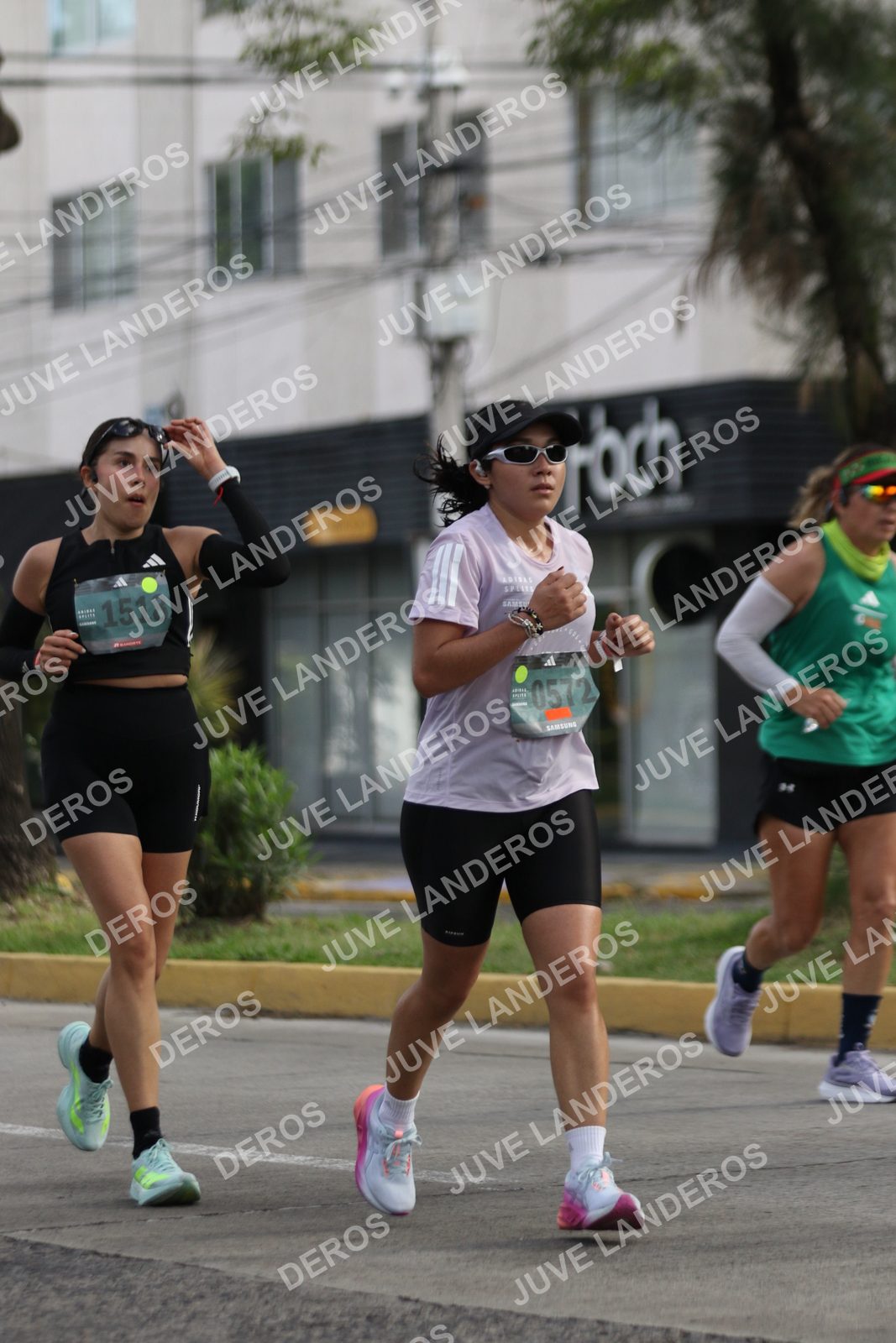 Foto de ADIDAS SPLITS GUADALAJARA 15K / 30K en Av. San Ignacio esquina Av. Ignacio L. Vallarta, Zapopan a las 09:01 · dorsal 1518, 572