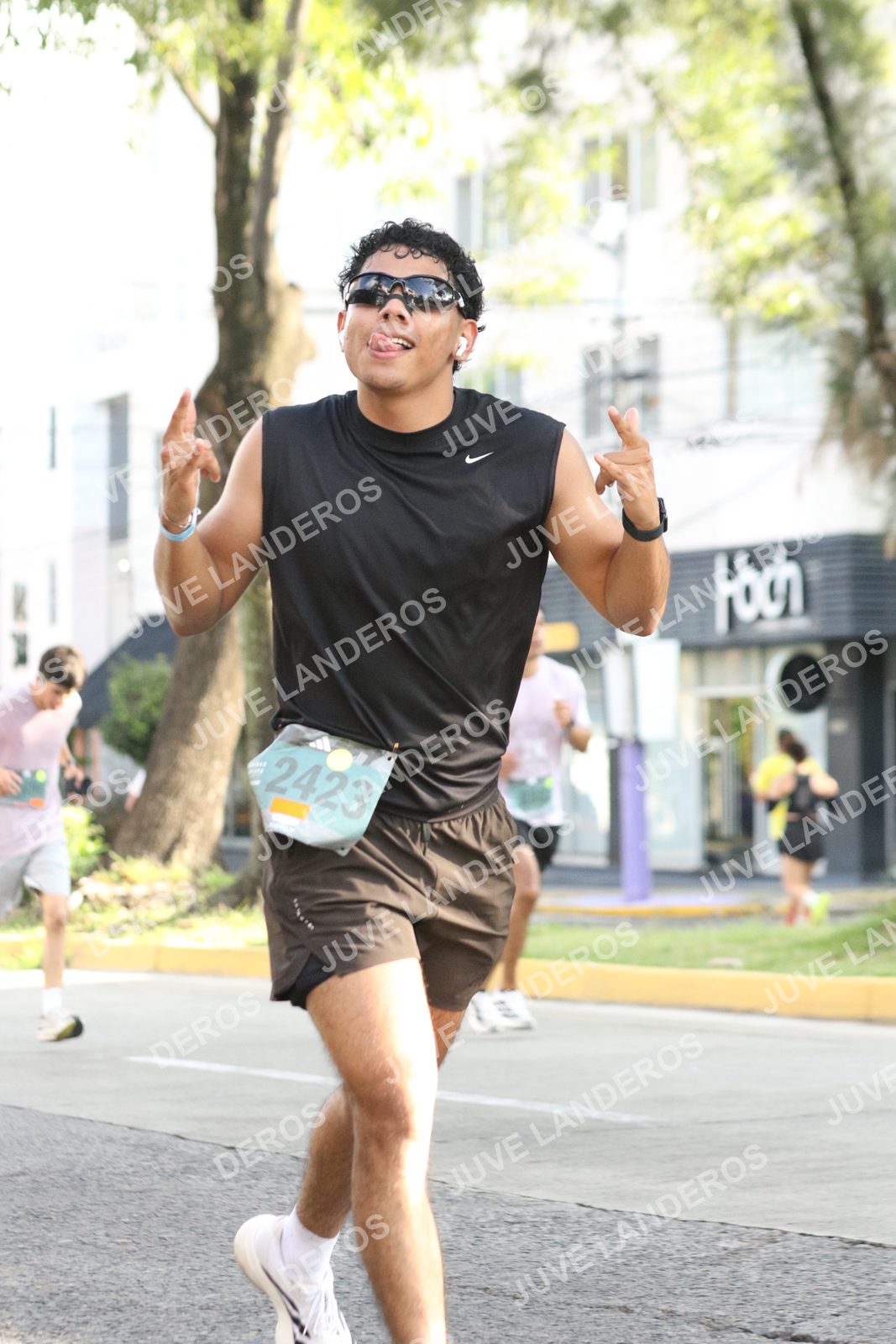 Foto de ADIDAS SPLITS GUADALAJARA 15K / 30K en Av. San Ignacio esquina Av. Ignacio L. Vallarta, Zapopan a las 08:39 · dorsal 2423