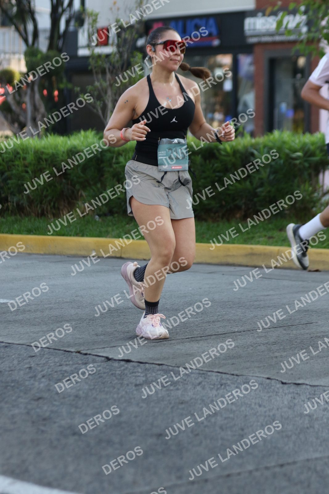 Foto de ADIDAS SPLITS GUADALAJARA 15K / 30K en Av. San Ignacio esquina Av. Ignacio L. Vallarta, Zapopan a las 07:39 · dorsal 215