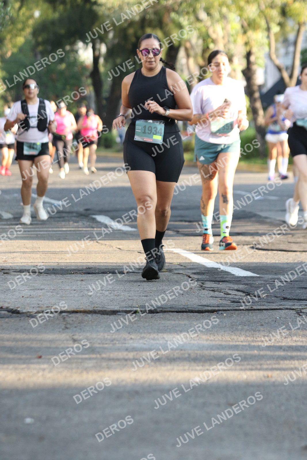 Foto de ADIDAS SPLITS GUADALAJARA 15K / 30K en Av. San Ignacio esquina Av. Ignacio L. Vallarta, Zapopan a las 07:54 · dorsal 1934, 351