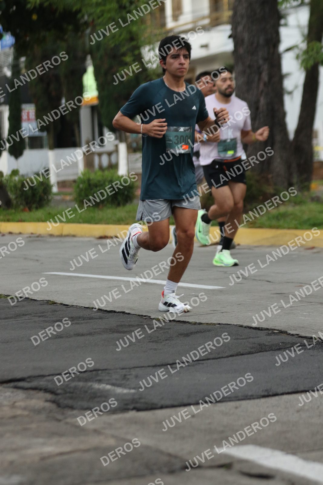 Foto de ADIDAS SPLITS GUADALAJARA 15K / 30K en Av. San Ignacio esquina Av. Ignacio L. Vallarta, Zapopan a las 06:55 · dorsal 3000