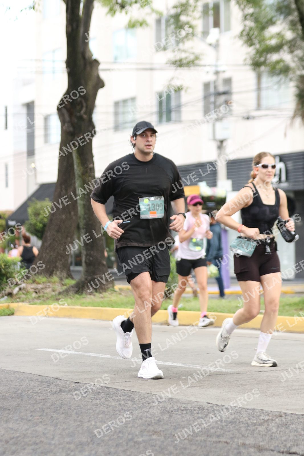 Foto de ADIDAS SPLITS GUADALAJARA 15K / 30K en Av. San Ignacio esquina Av. Ignacio L. Vallarta, Zapopan a las 09:04 · dorsal 1309, 2417