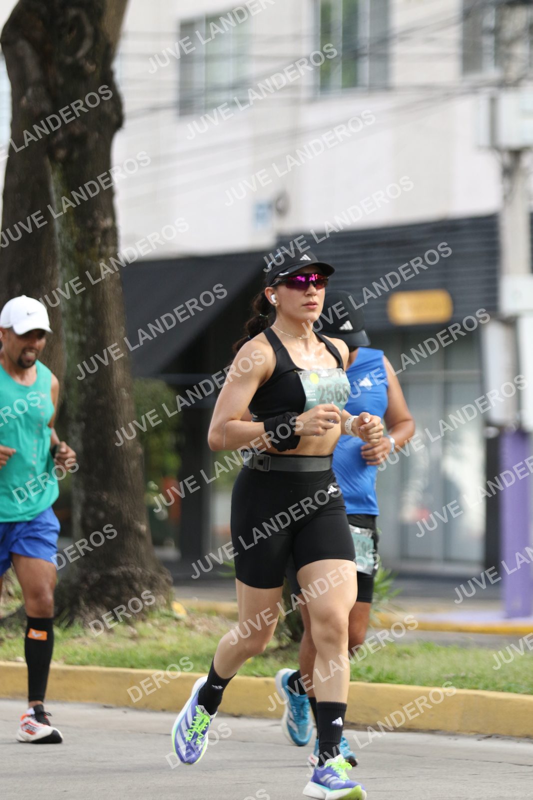 Foto de ADIDAS SPLITS GUADALAJARA 15K / 30K en Av. San Ignacio esquina Av. Ignacio L. Vallarta, Zapopan a las 09:02 · dorsal 2566