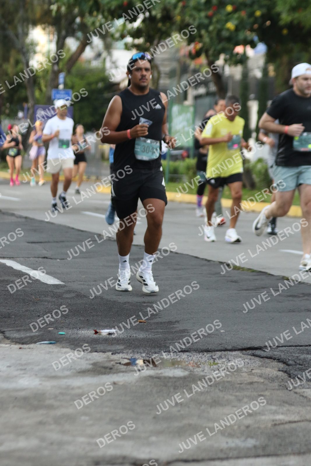 Foto de ADIDAS SPLITS GUADALAJARA 15K / 30K en Av. San Ignacio esquina Av. Ignacio L. Vallarta, Zapopan a las 07:04 · dorsal 3044