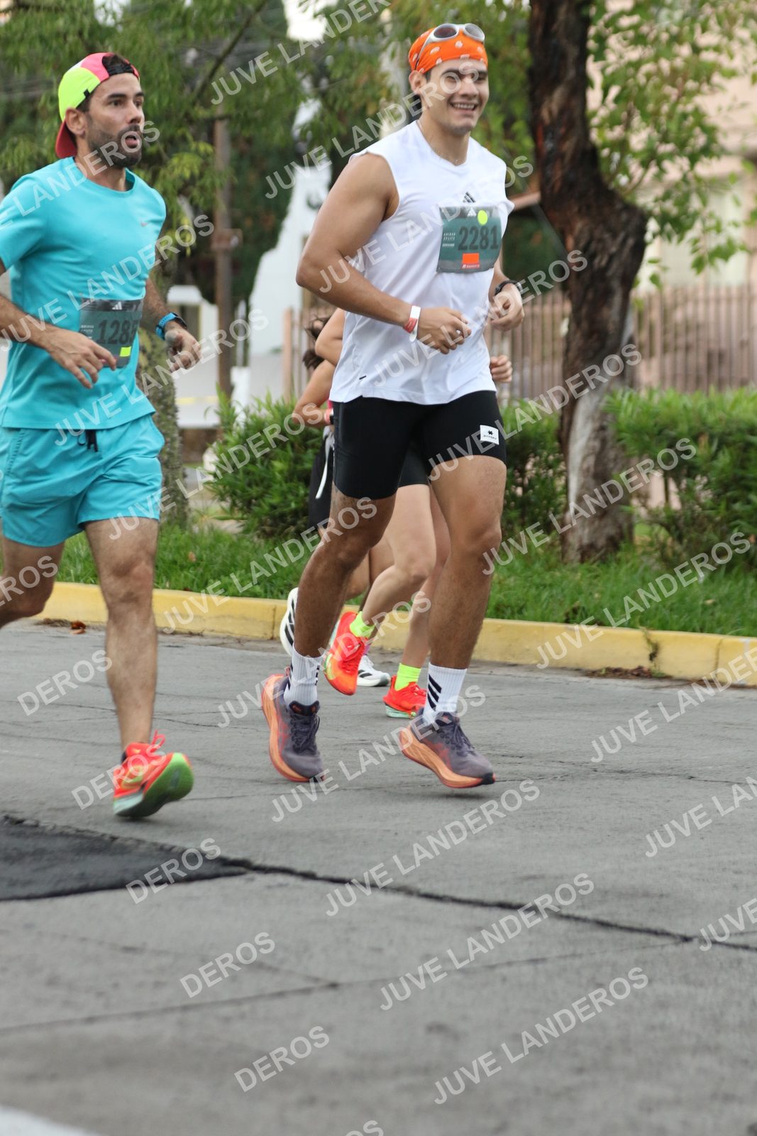 Foto de ADIDAS SPLITS GUADALAJARA 15K / 30K en Av. San Ignacio esquina Av. Ignacio L. Vallarta, Zapopan a las 07:02 · dorsal 2281, 1285