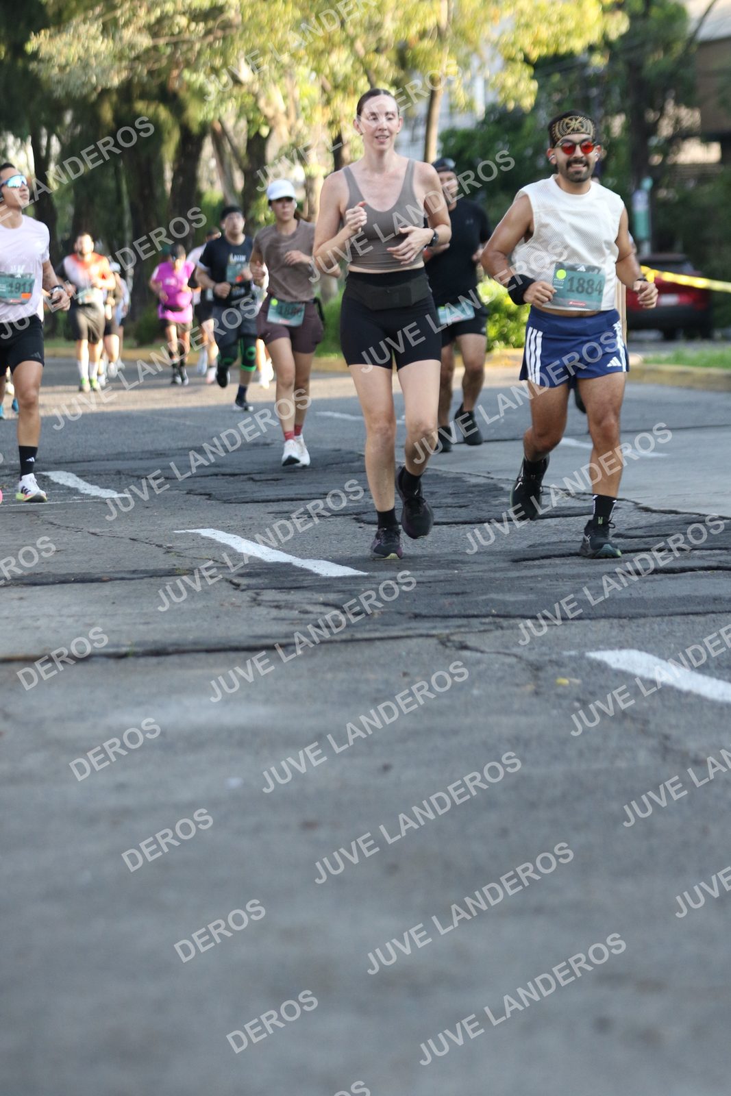 Foto de ADIDAS SPLITS GUADALAJARA 15K / 30K en Av. San Ignacio esquina Av. Ignacio L. Vallarta, Zapopan a las 07:43 · dorsal 1884, 1911