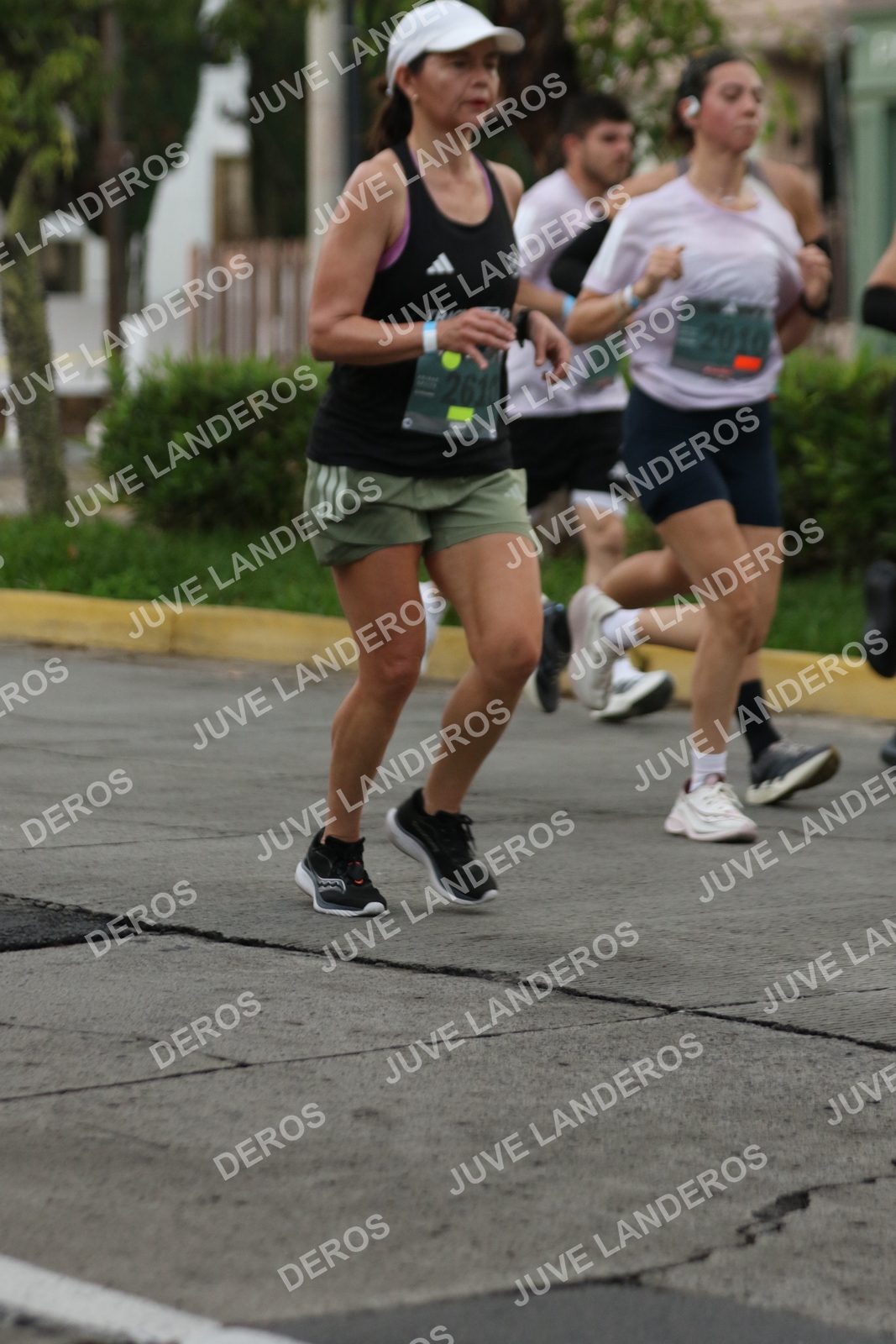 Foto de ADIDAS SPLITS GUADALAJARA 15K / 30K en Av. San Ignacio esquina Av. Ignacio L. Vallarta, Zapopan a las 06:56 · dorsal 2010
