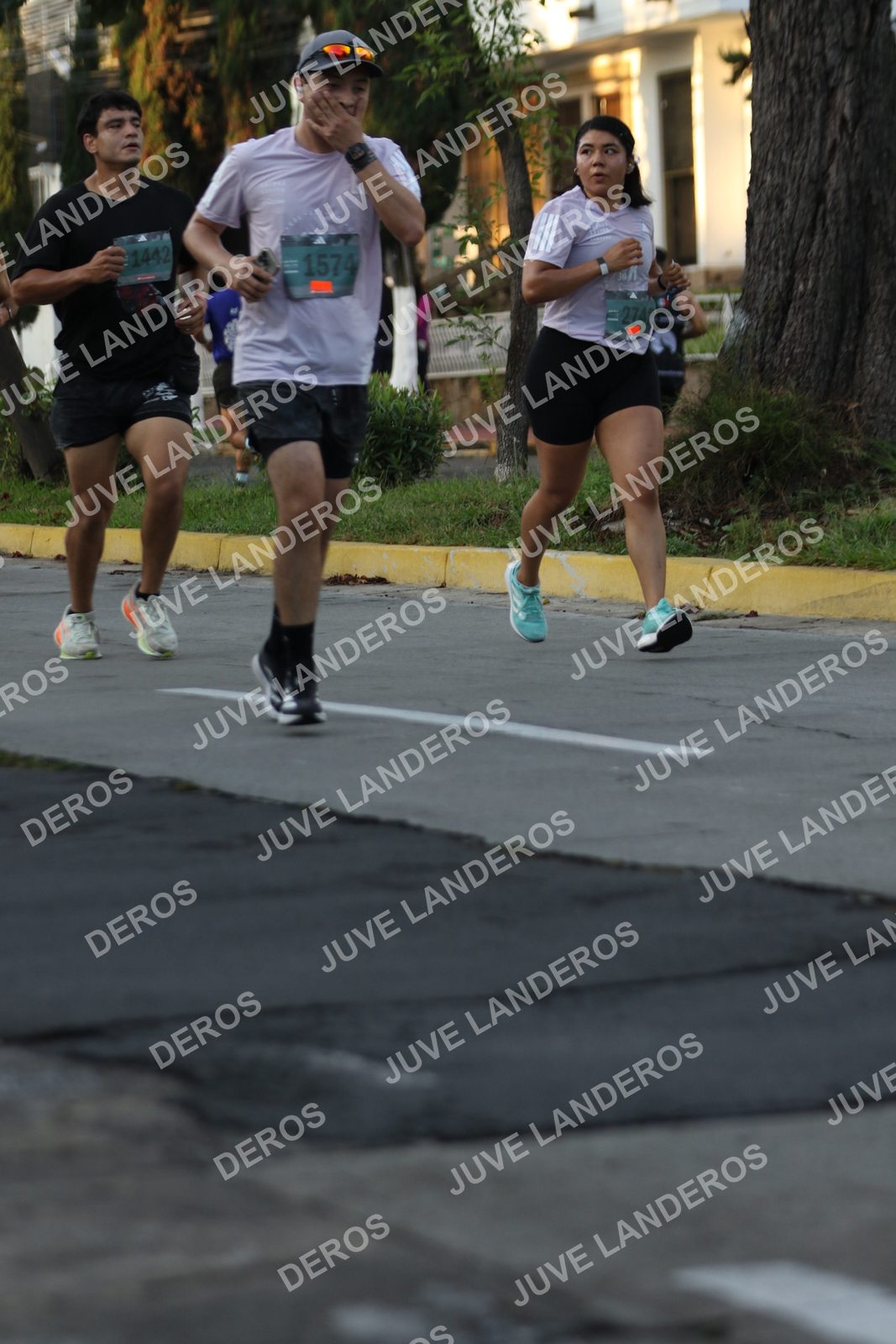 Foto de ADIDAS SPLITS GUADALAJARA 15K / 30K en Av. San Ignacio esquina Av. Ignacio L. Vallarta, Zapopan a las 07:12 · dorsal 1574, 1442, 274