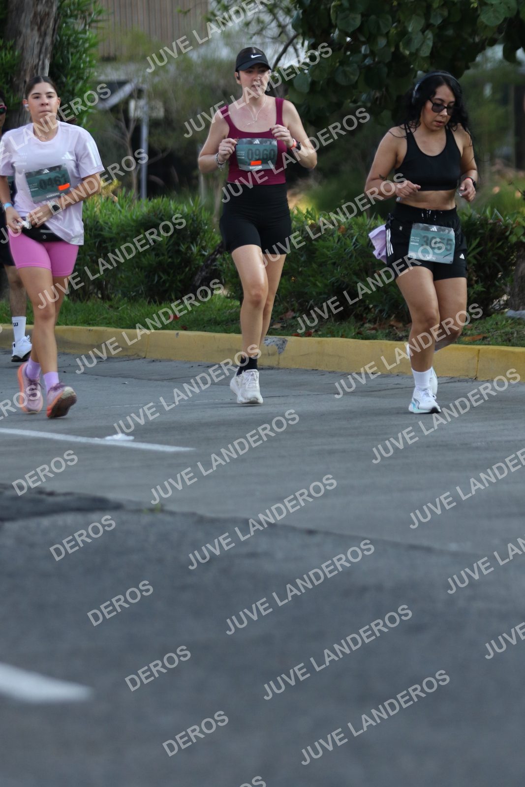 Foto de ADIDAS SPLITS GUADALAJARA 15K / 30K en Av. San Ignacio esquina Av. Ignacio L. Vallarta, Zapopan a las 07:44 · dorsal 960, 3055, 461