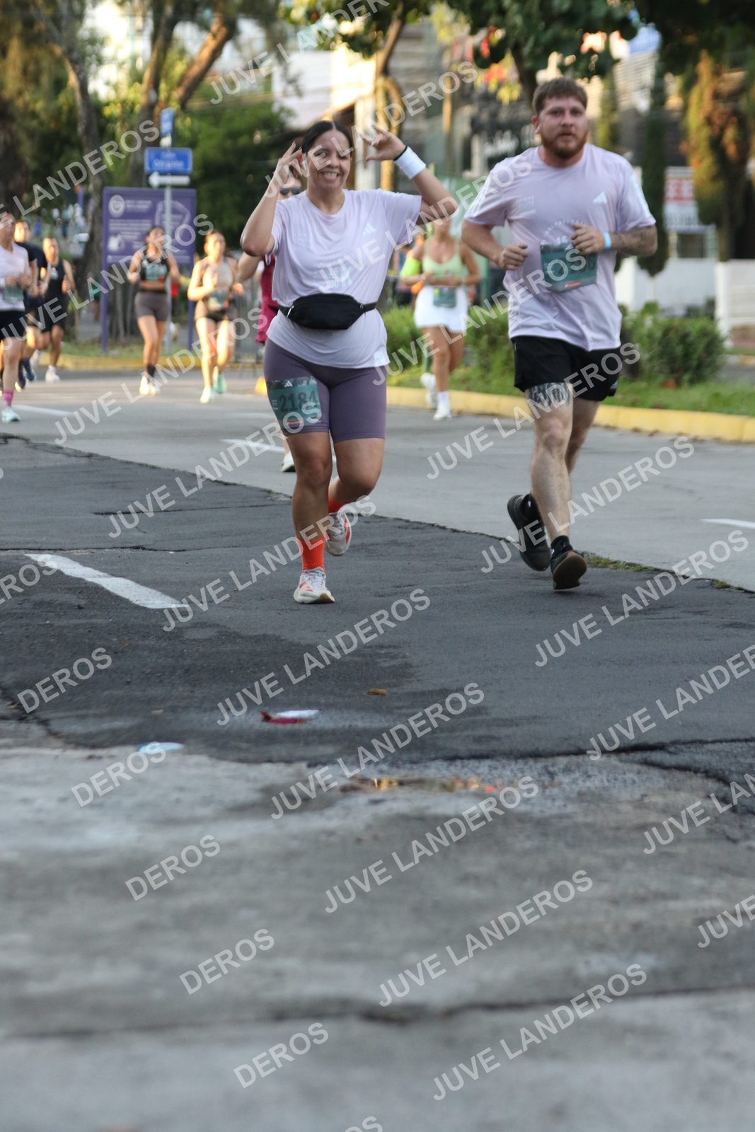 Foto de ADIDAS SPLITS GUADALAJARA 15K / 30K en Av. San Ignacio esquina Av. Ignacio L. Vallarta, Zapopan a las 07:14 · dorsal 2184, 2186