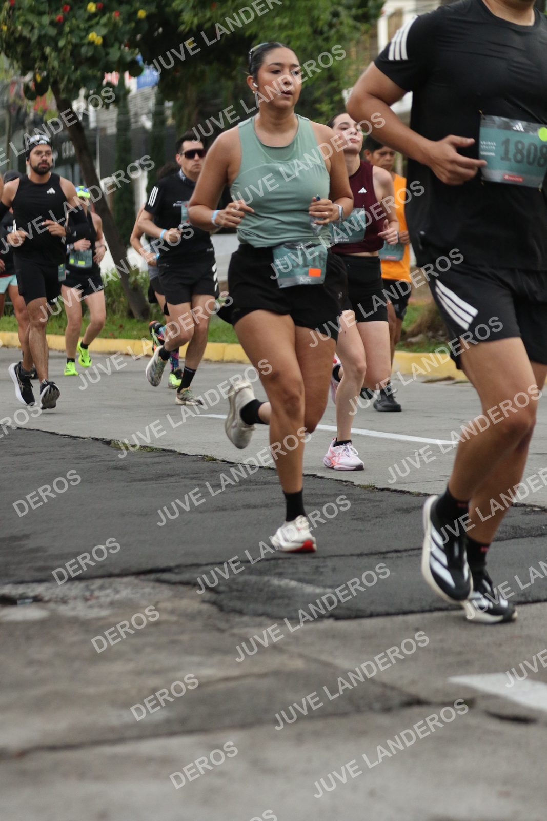 Foto de ADIDAS SPLITS GUADALAJARA 15K / 30K en Av. San Ignacio esquina Av. Ignacio L. Vallarta, Zapopan a las 06:57 · dorsal 1808, 3116, 586