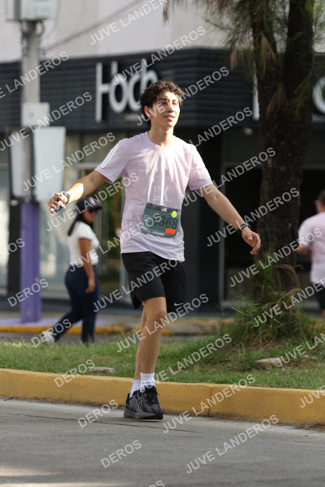 Foto de ADIDAS SPLITS GUADALAJARA 15K / 30K en Av. San Ignacio esquina Av. Ignacio L. Vallarta, Zapopan a las 08:53 · dorsal 868, 30, 15