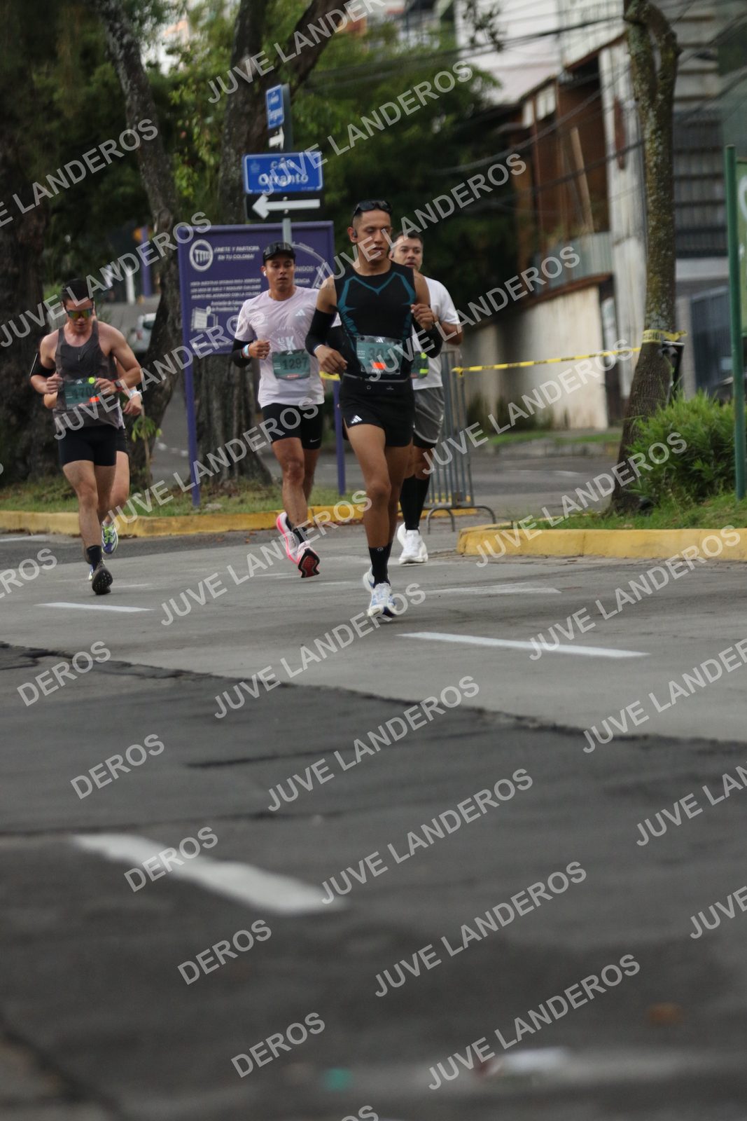 Foto de ADIDAS SPLITS GUADALAJARA 15K / 30K en Av. San Ignacio esquina Av. Ignacio L. Vallarta, Zapopan a las 06:55 · dorsal 1297, 3038