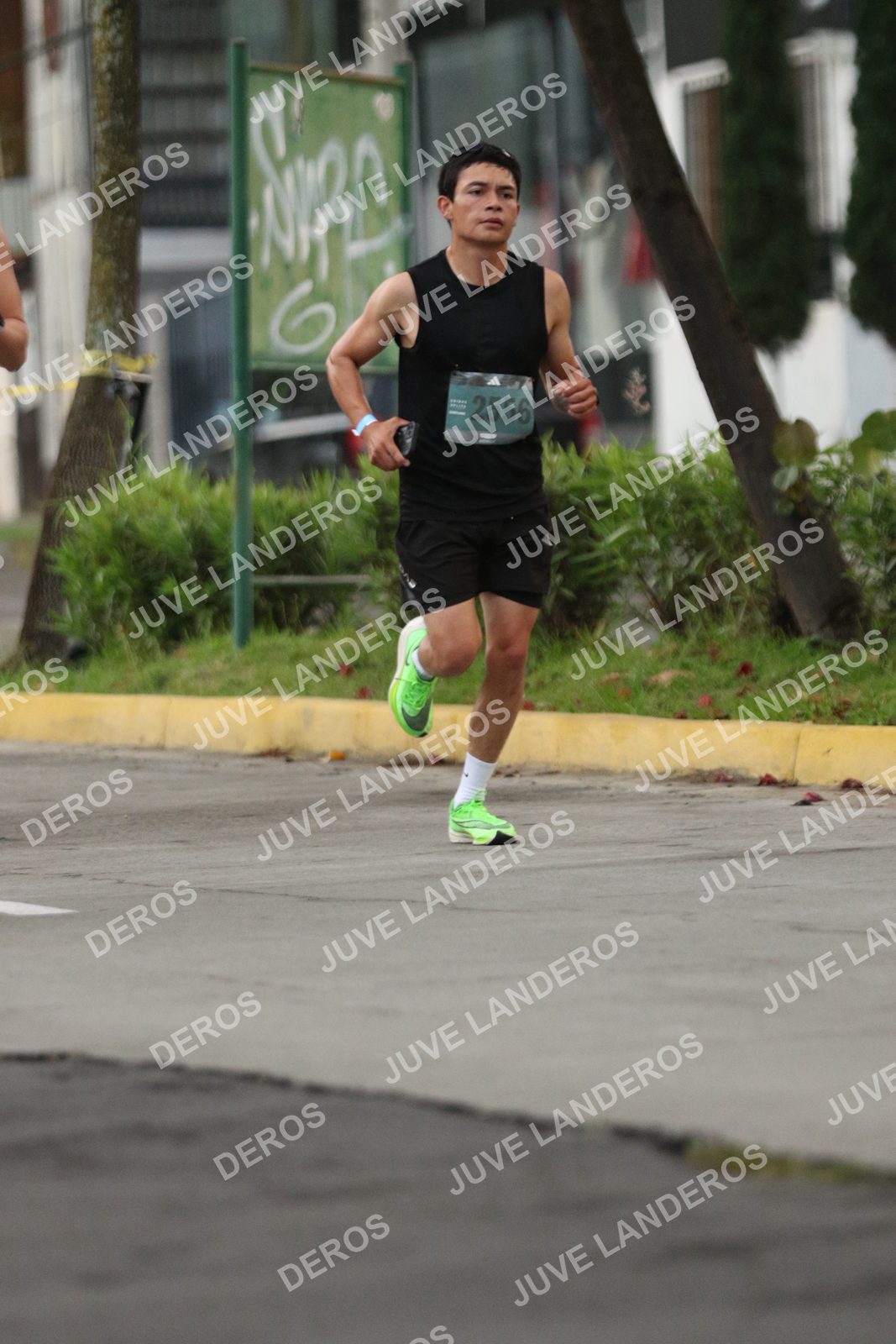 Foto de ADIDAS SPLITS GUADALAJARA 15K / 30K en Av. San Ignacio esquina Av. Ignacio L. Vallarta, Zapopan a las 06:50 · dorsal 2556
