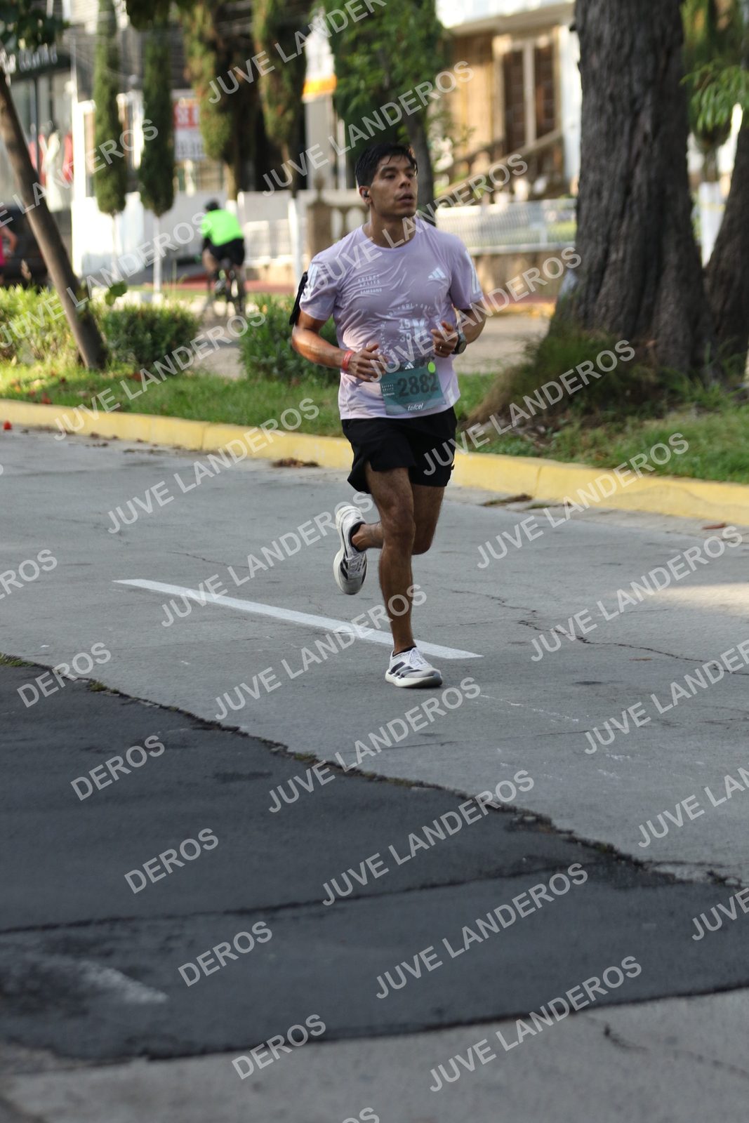 Foto de ADIDAS SPLITS GUADALAJARA 15K / 30K en Av. San Ignacio esquina Av. Ignacio L. Vallarta, Zapopan a las 08:17 · dorsal 2882