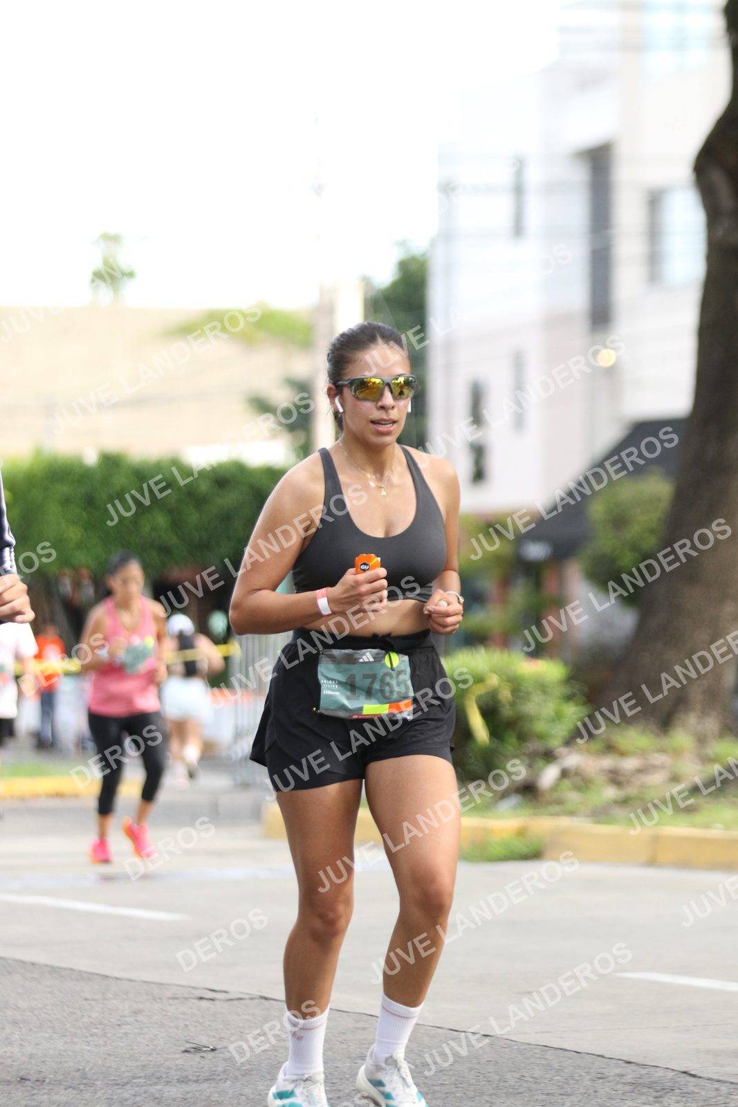 Foto de ADIDAS SPLITS GUADALAJARA 15K / 30K en Av. San Ignacio esquina Av. Ignacio L. Vallarta, Zapopan a las 09:02 · dorsal 1765