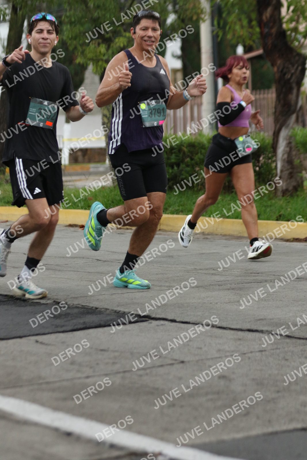 Foto de ADIDAS SPLITS GUADALAJARA 15K / 30K en Av. San Ignacio esquina Av. Ignacio L. Vallarta, Zapopan a las 06:56 · dorsal 3792, 3791