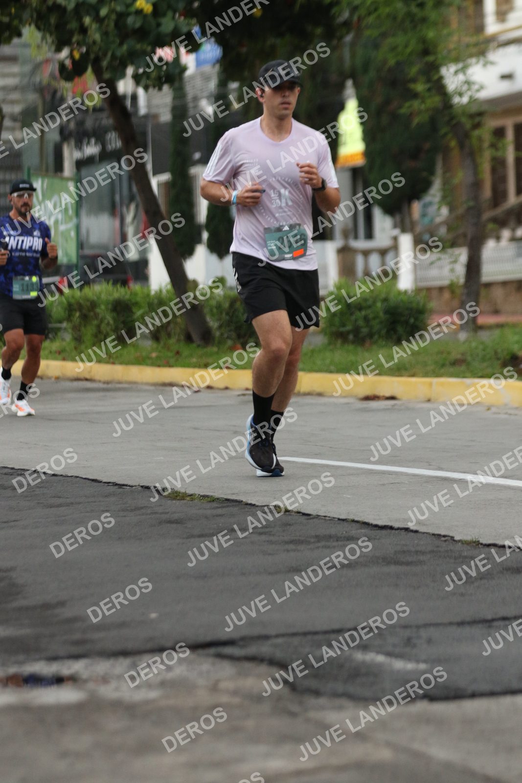 Foto de ADIDAS SPLITS GUADALAJARA 15K / 30K en Av. San Ignacio esquina Av. Ignacio L. Vallarta, Zapopan a las 06:55 · dorsal 2646