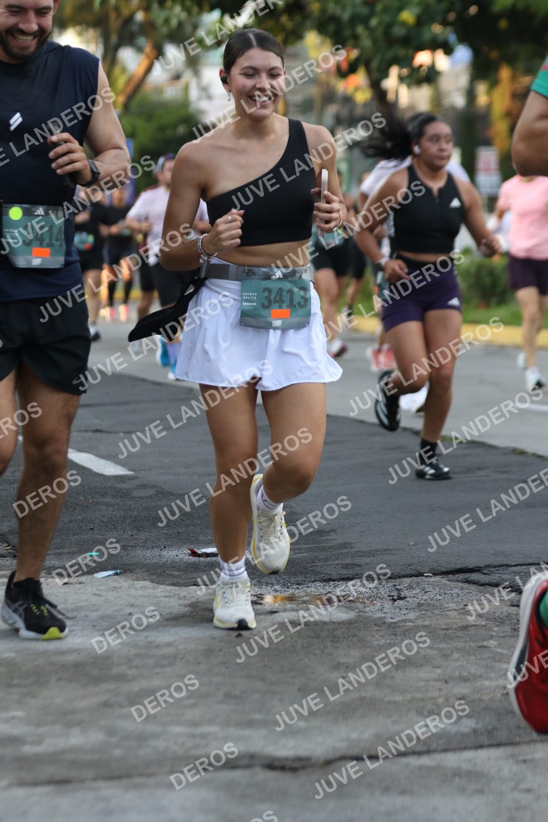 Foto de ADIDAS SPLITS GUADALAJARA 15K / 30K en Av. San Ignacio esquina Av. Ignacio L. Vallarta, Zapopan a las 07:10 · dorsal 3414, 3413