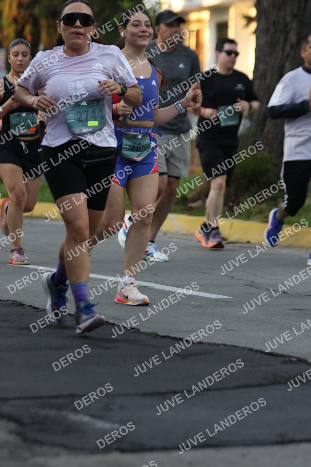 Foto de ADIDAS SPLITS GUADALAJARA 15K / 30K en Av. San Ignacio esquina Av. Ignacio L. Vallarta, Zapopan a las 07:10 · dorsal 2744, 15, 30, 1286