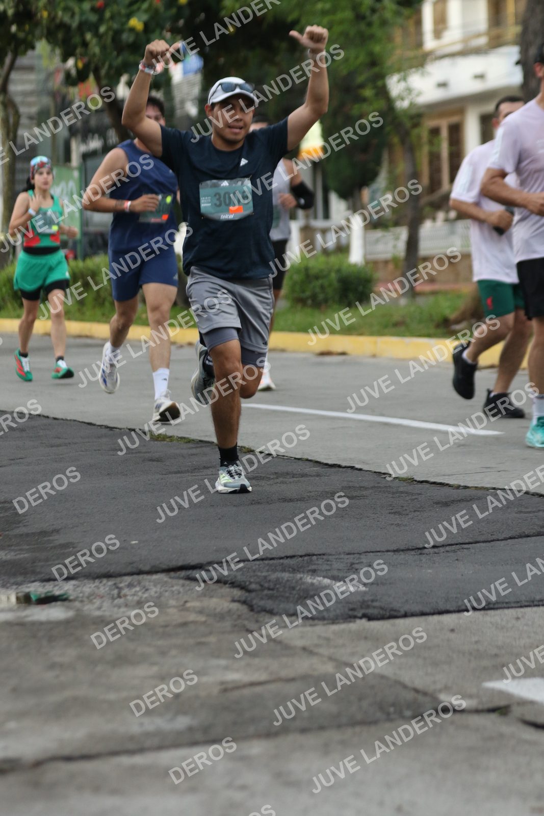 Foto de ADIDAS SPLITS GUADALAJARA 15K / 30K en Av. San Ignacio esquina Av. Ignacio L. Vallarta, Zapopan a las 07:01 · dorsal 3006