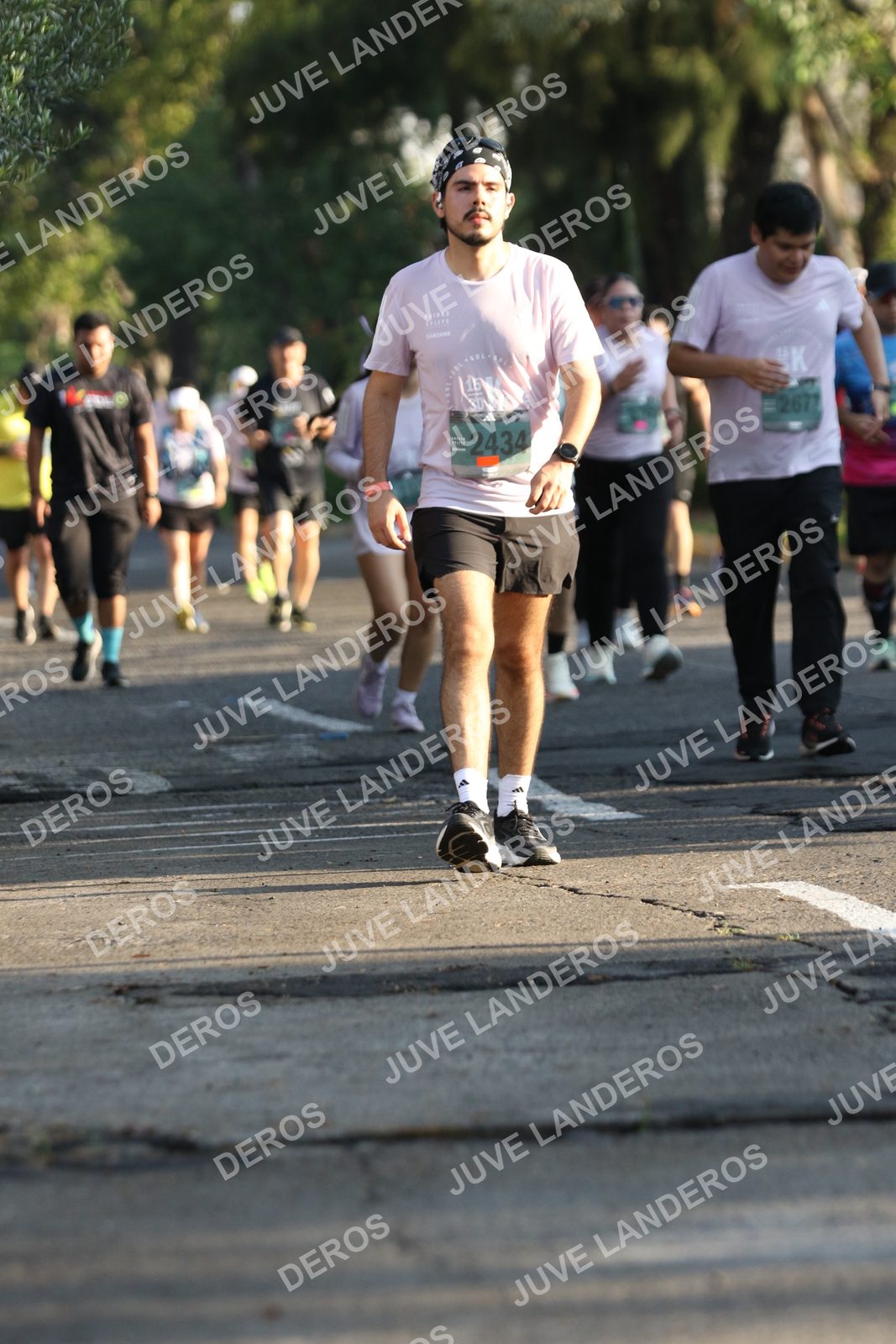 Foto de ADIDAS SPLITS GUADALAJARA 15K / 30K en Av. San Ignacio esquina Av. Ignacio L. Vallarta, Zapopan a las 07:54 · dorsal 2434, 267