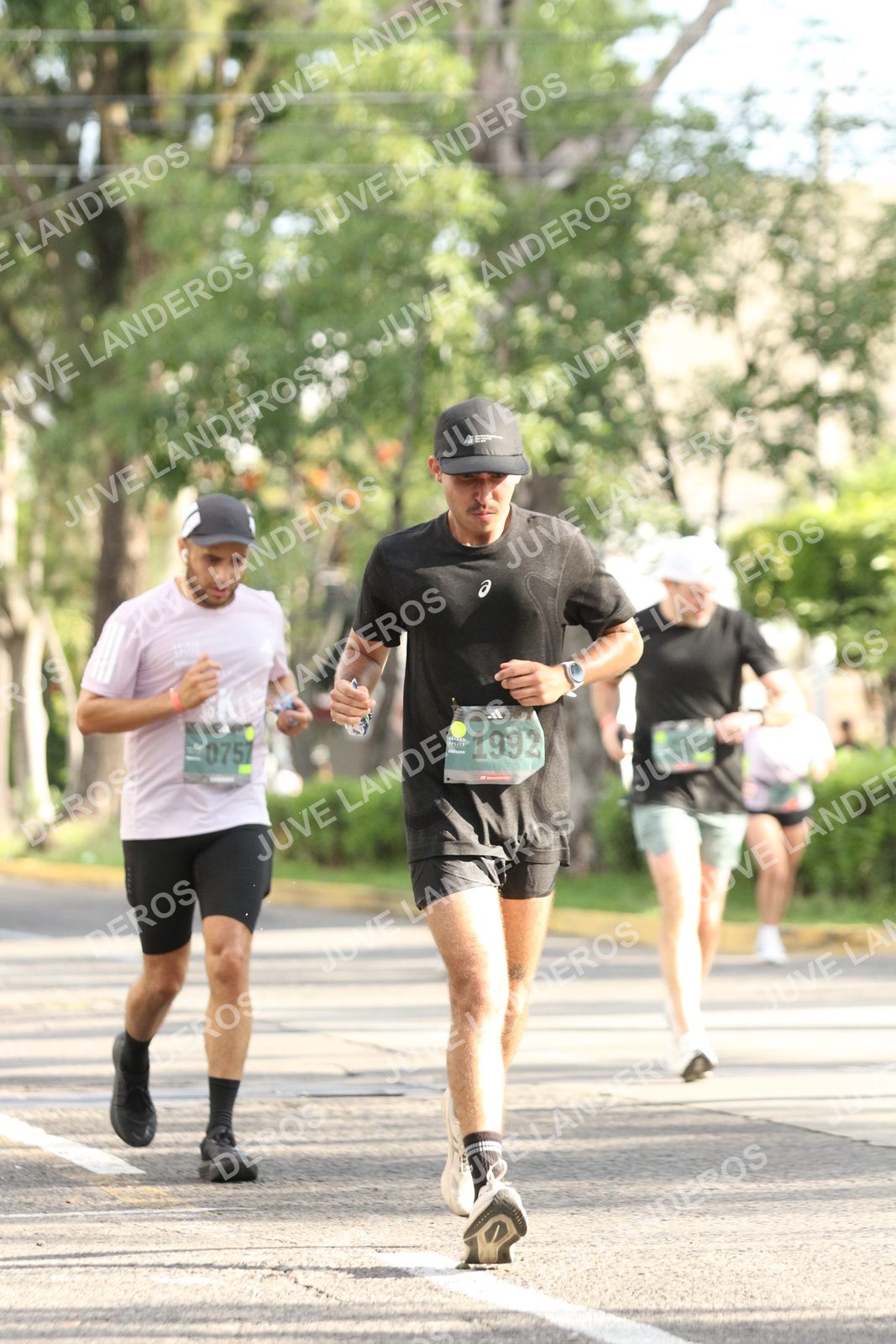 Foto de ADIDAS SPLITS GUADALAJARA 15K / 30K en Av. San Ignacio esquina Av. Ignacio L. Vallarta, Zapopan a las 08:56 · dorsal 1992, 757