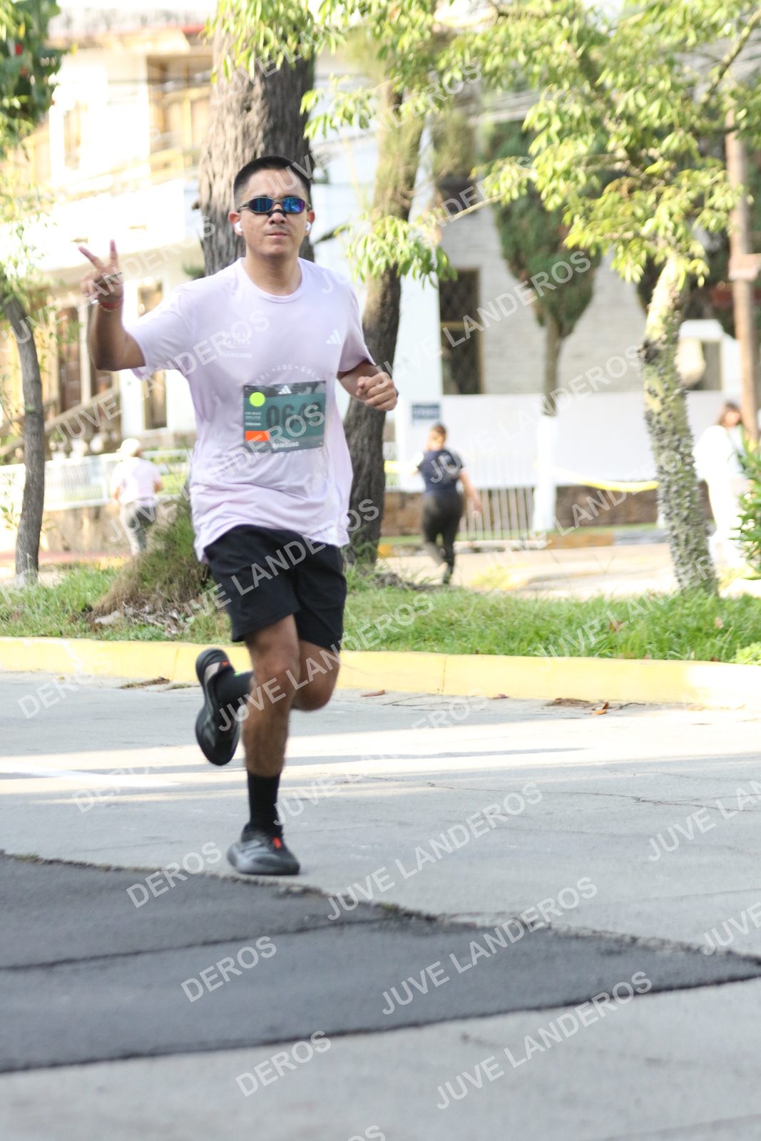 Foto de ADIDAS SPLITS GUADALAJARA 15K / 30K en Av. San Ignacio esquina Av. Ignacio L. Vallarta, Zapopan a las 08:27 · dorsal 649