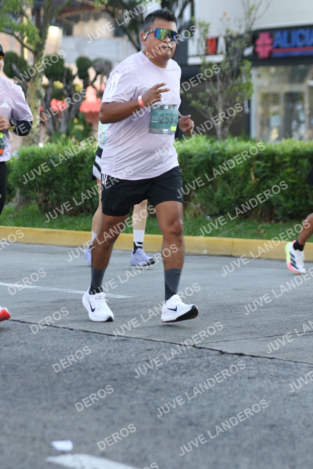 Foto de ADIDAS SPLITS GUADALAJARA 15K / 30K en Av. San Ignacio esquina Av. Ignacio L. Vallarta, Zapopan a las 07:42 · dorsal 2532