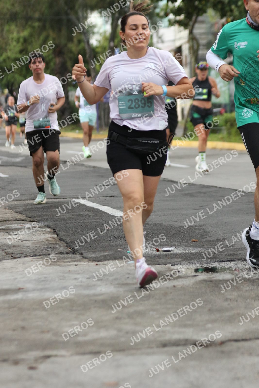 Foto de ADIDAS SPLITS GUADALAJARA 15K / 30K en Av. San Ignacio esquina Av. Ignacio L. Vallarta, Zapopan a las 06:58 · dorsal 2895