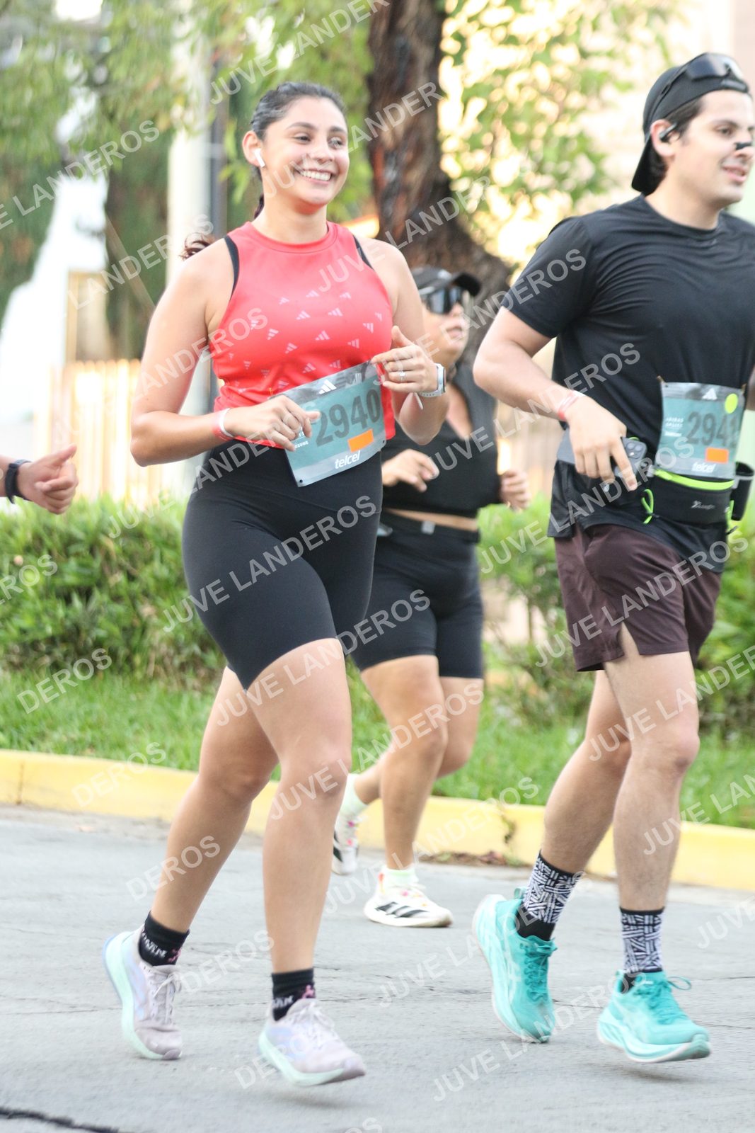 Foto de ADIDAS SPLITS GUADALAJARA 15K / 30K en Av. San Ignacio esquina Av. Ignacio L. Vallarta, Zapopan a las 07:12 · dorsal 2940, 2941