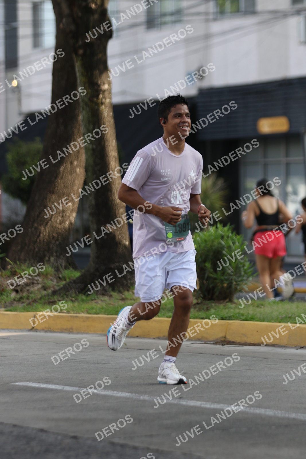 Foto de ADIDAS SPLITS GUADALAJARA 15K / 30K en Av. San Ignacio esquina Av. Ignacio L. Vallarta, Zapopan a las 08:36 · dorsal 1891, 30, 15