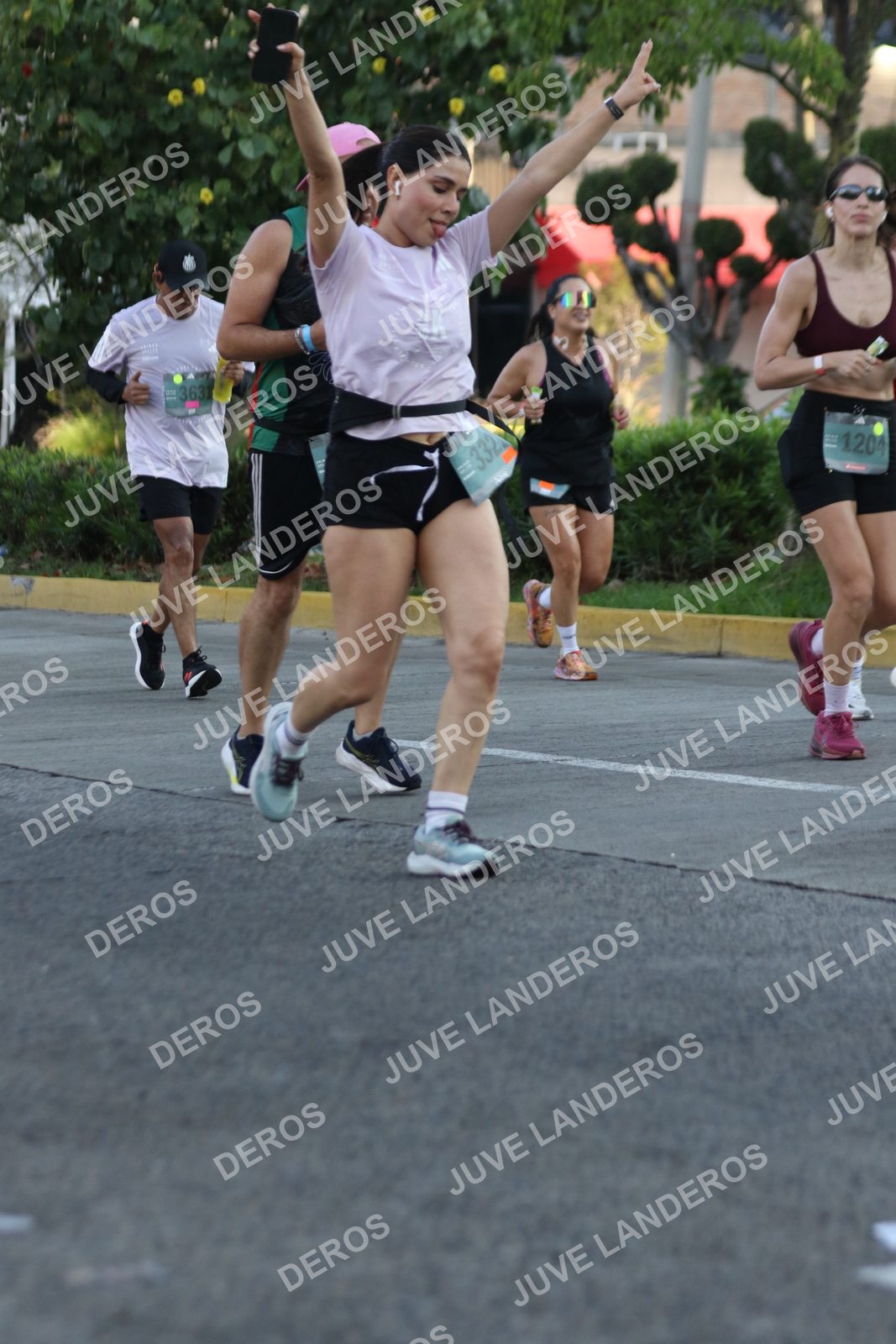 Foto de ADIDAS SPLITS GUADALAJARA 15K / 30K en Av. San Ignacio esquina Av. Ignacio L. Vallarta, Zapopan a las 07:36 · dorsal 1204, 332